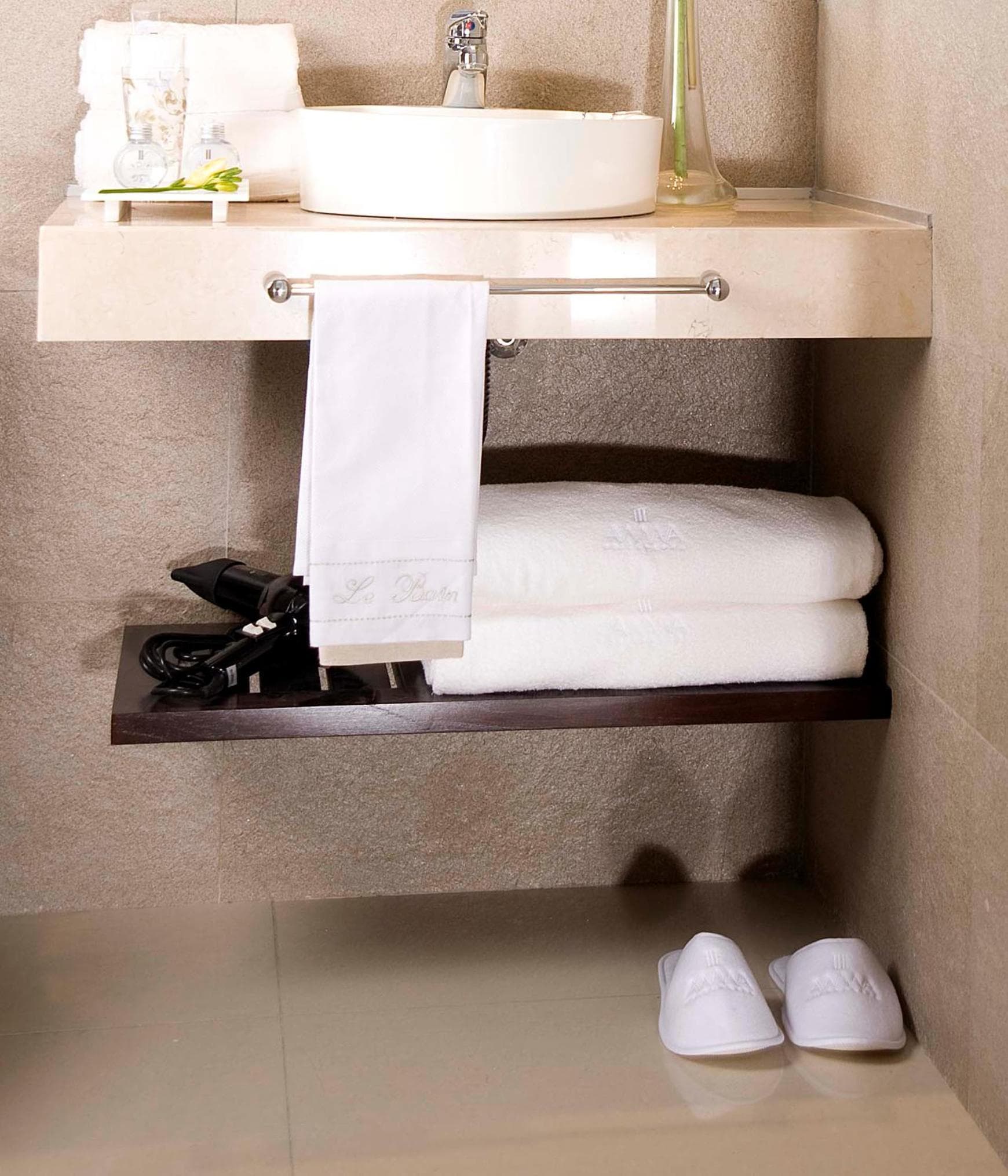 Awwa Suites & Spa