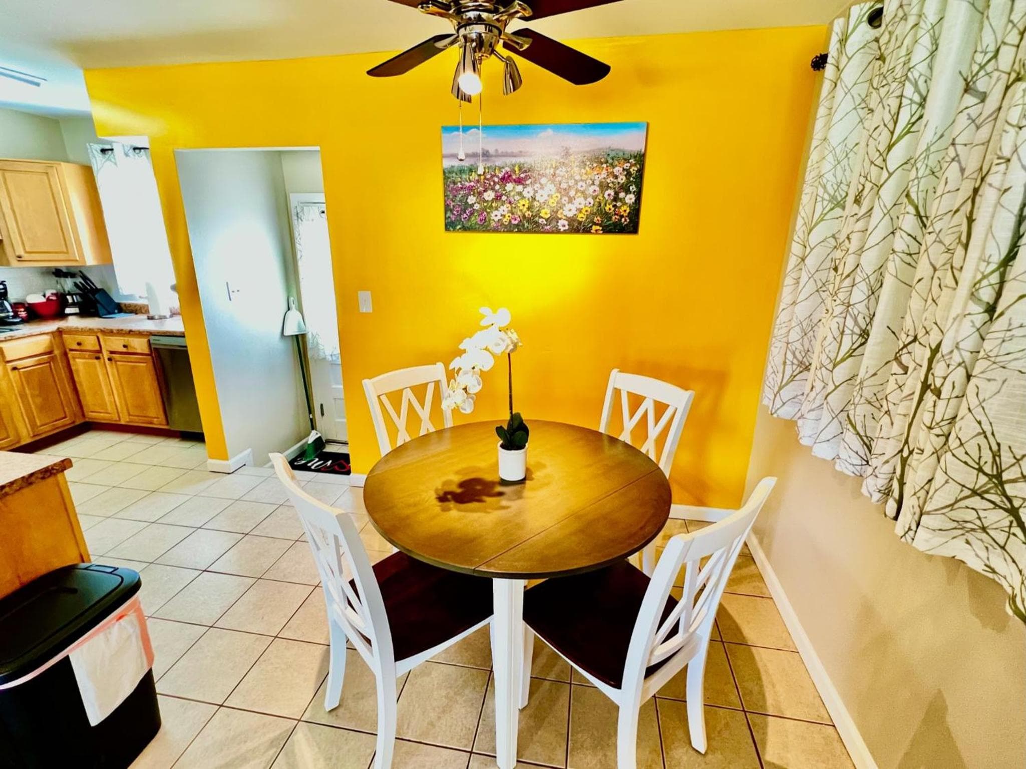 Sunny Stay Bright and Cozy Suite 1