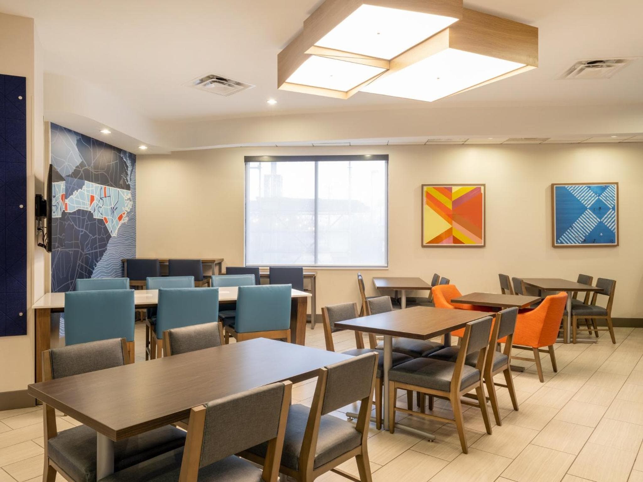 Holiday Inn Express & Suites Greensboro - I-40 atWendover by IHG