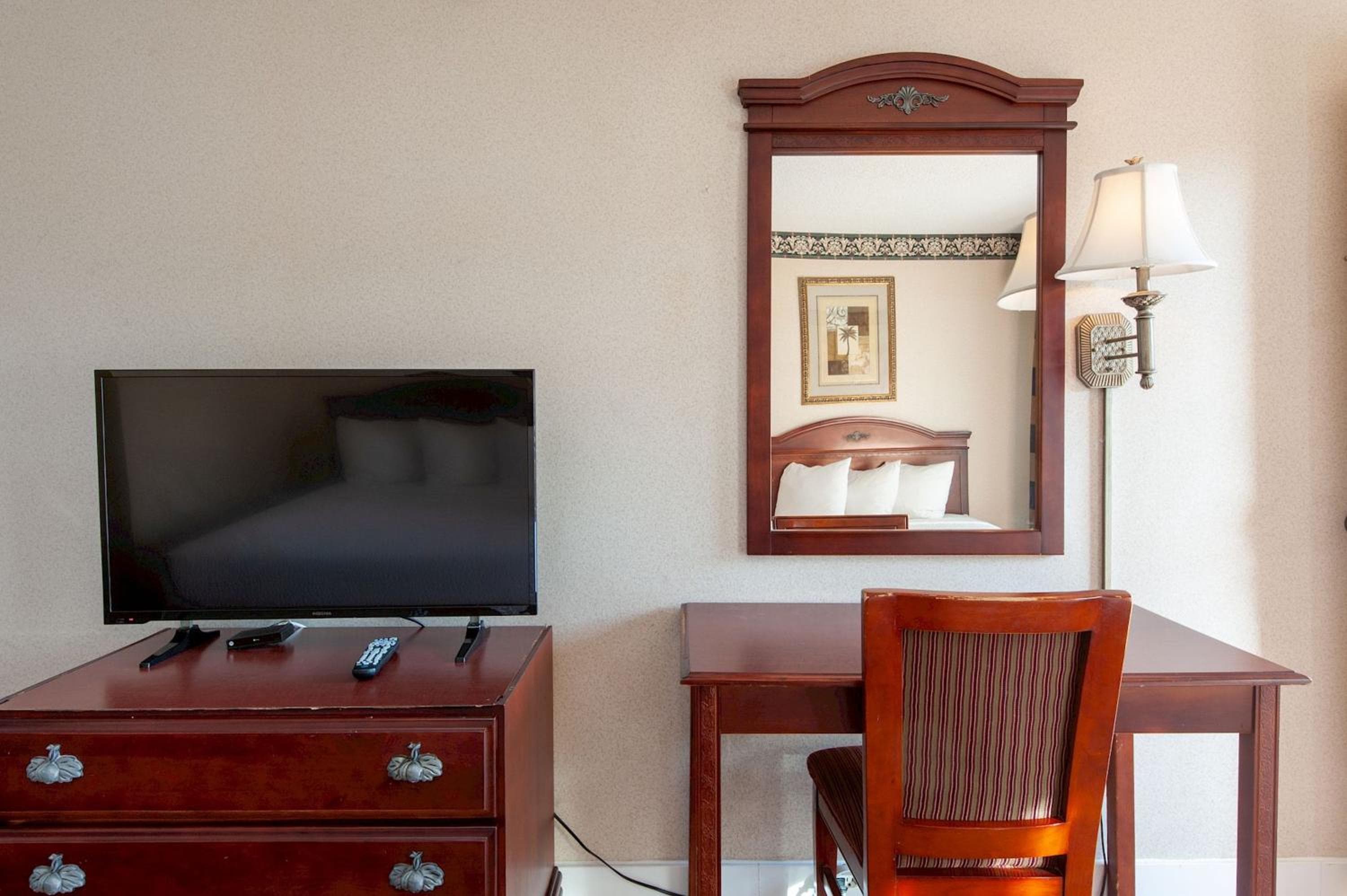 Studio City Court Yard Hotel