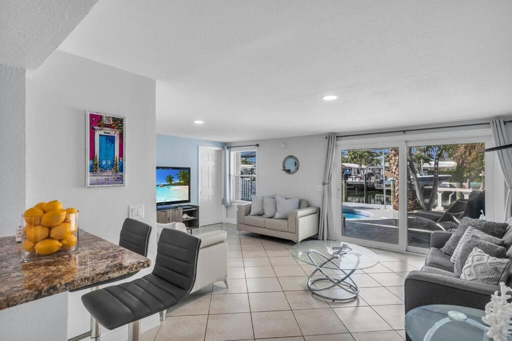 Villa Bella Newly Remodeled With Private Dock and Pool & Cabana Club Access - 7 night minimum stay