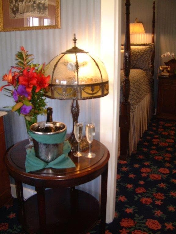 Mendocino Hotel & Garden