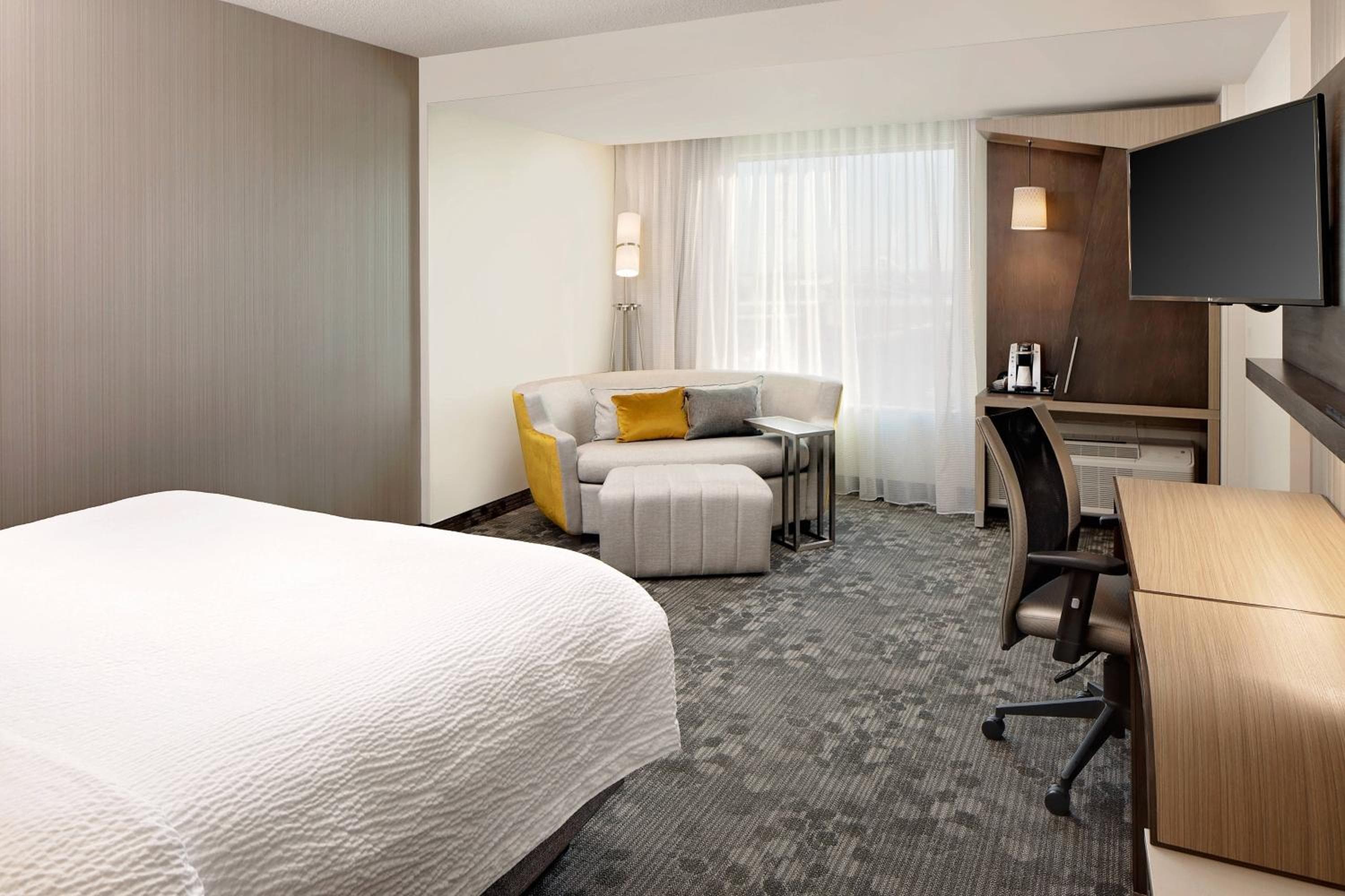 Courtyard by Marriott Dallas Downtown/Reunion District