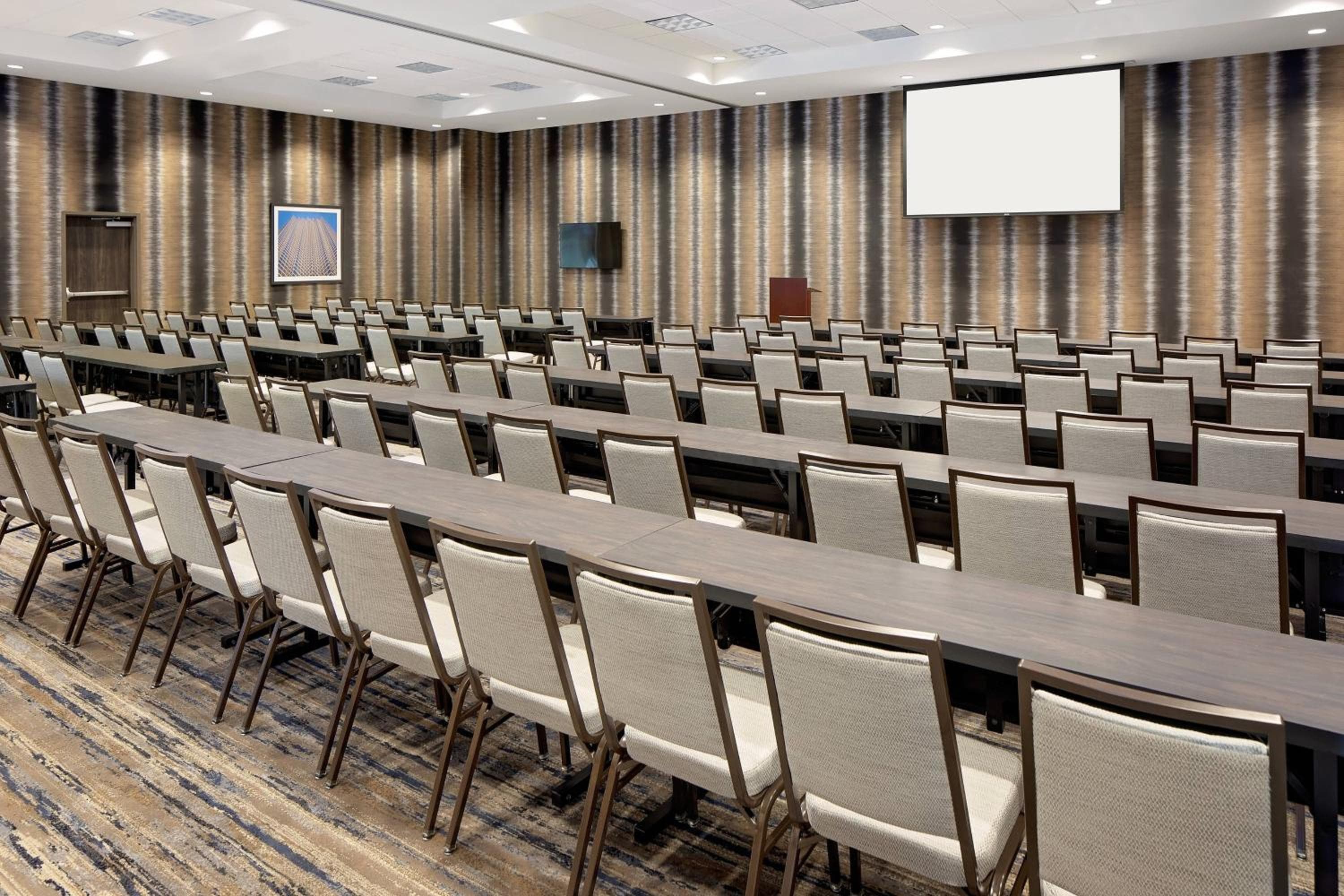 Courtyard by Marriott Dallas Downtown/Reunion District