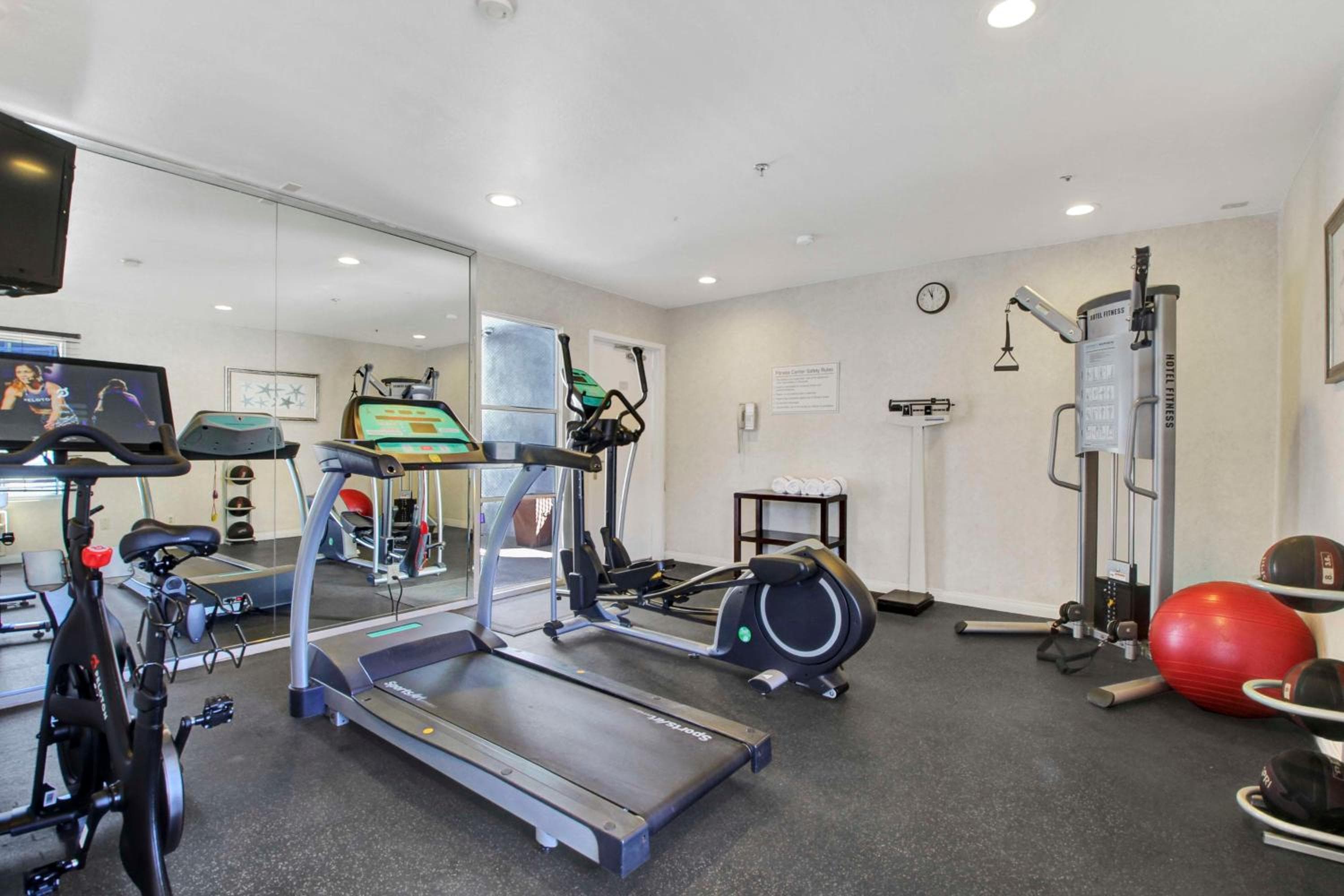 Best Western Plus Marina Shores Hotel