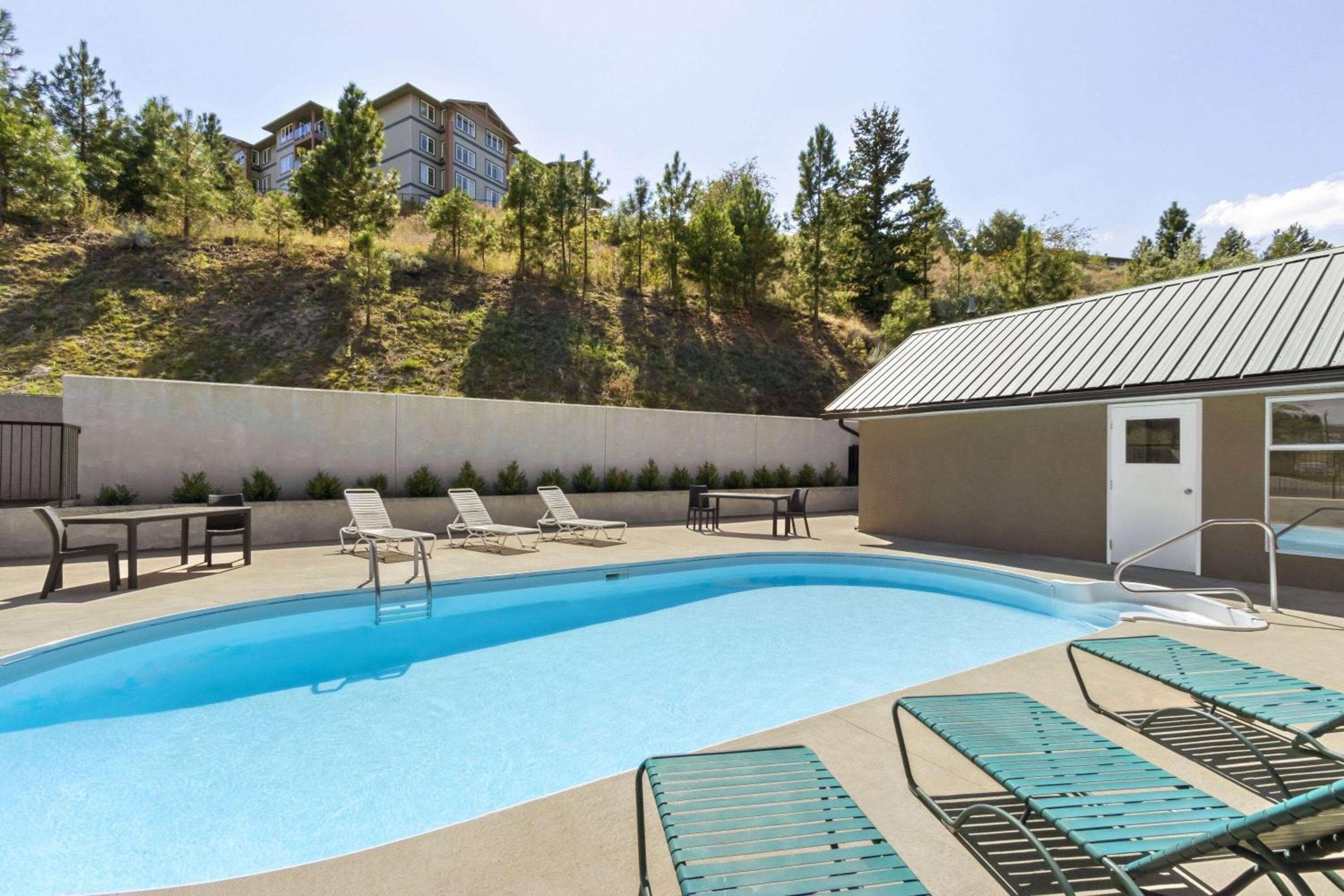 Travelodge by Wyndham Kamloops Mountview