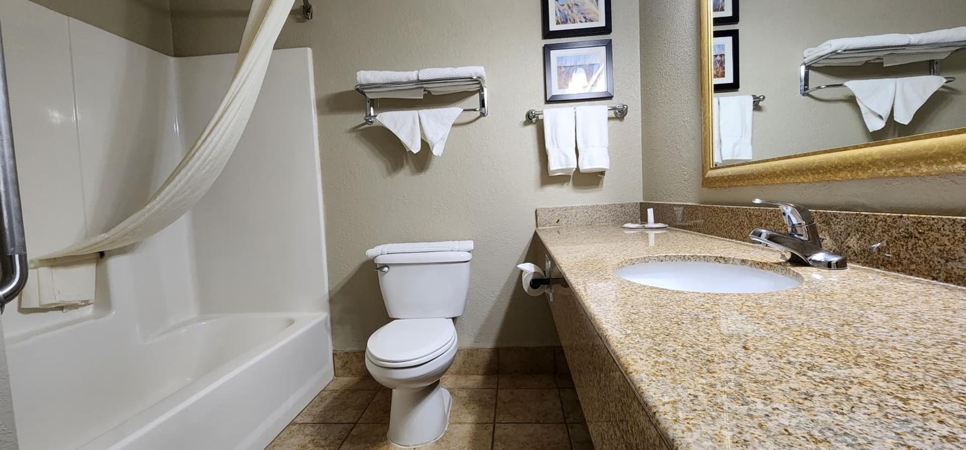 Comfort Inn & Suites Shakopee Downtown Area