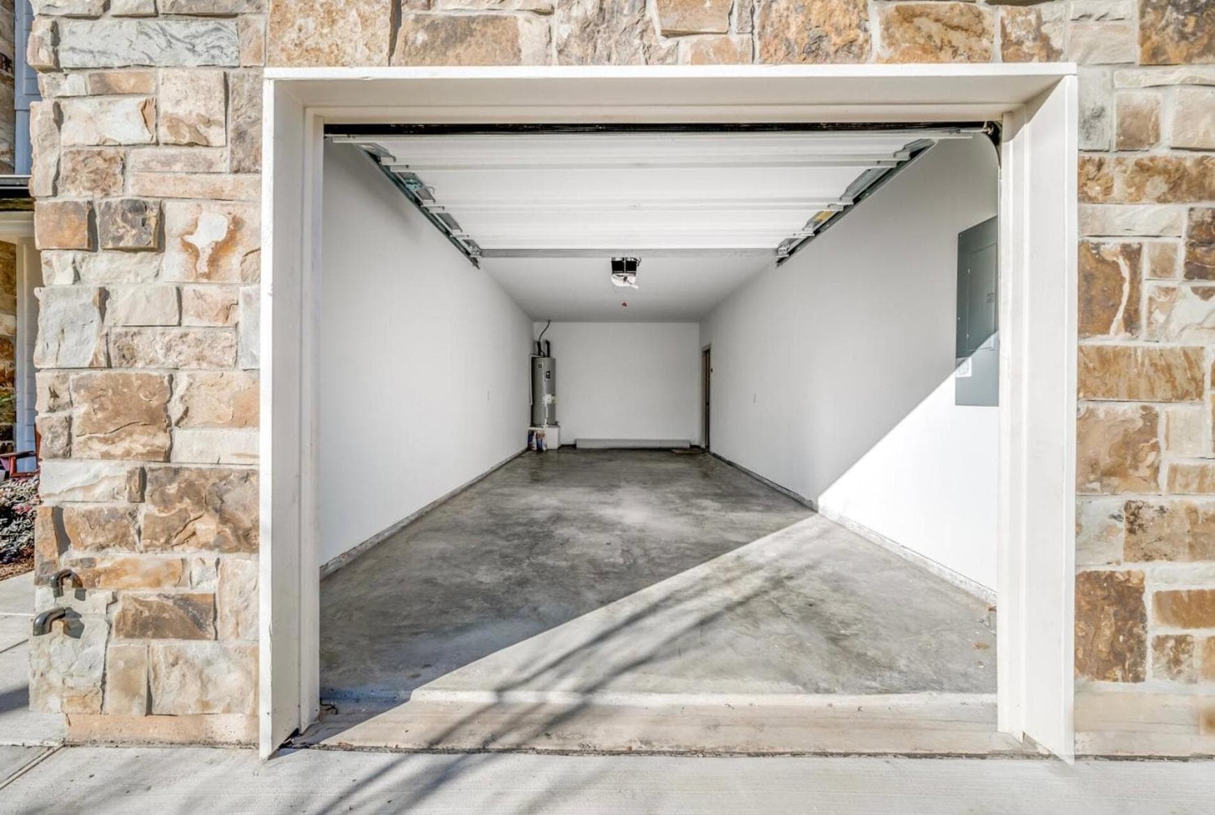 Stylish townhome near AT&T Stadium, Globe Life, Six Flags & More