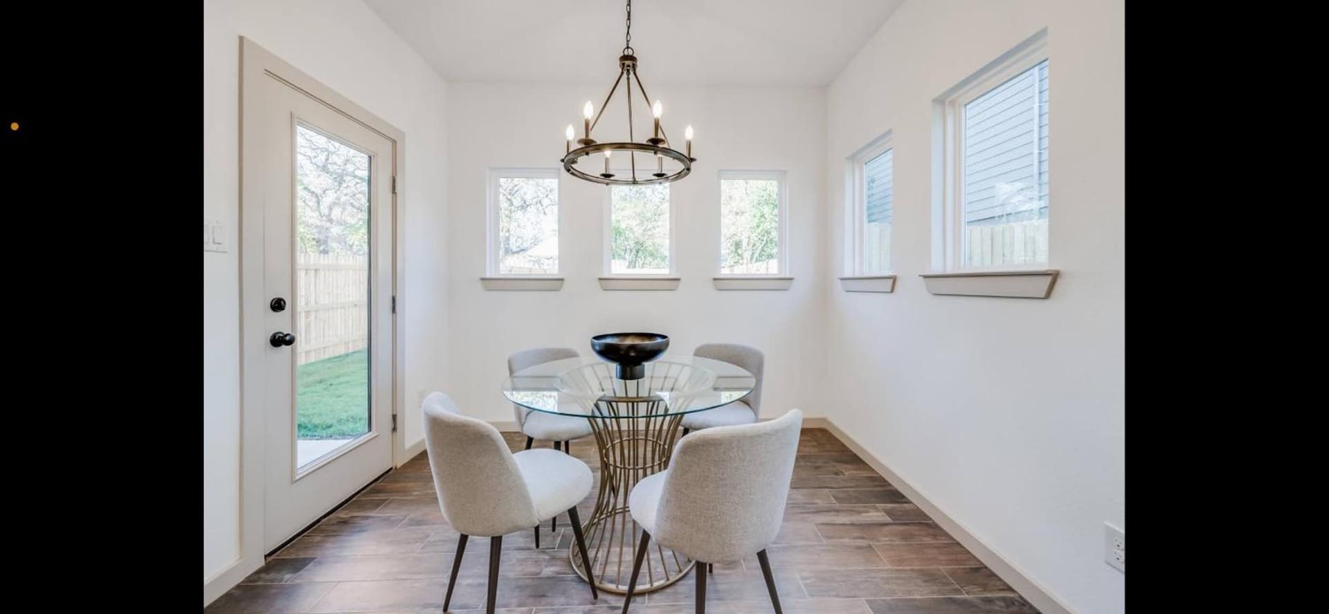 Stylish townhome near AT&T Stadium, Globe Life, Six Flags & More