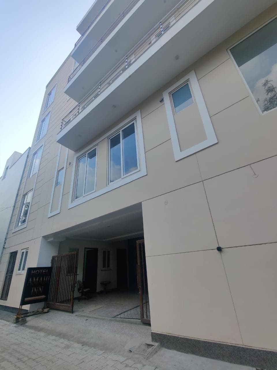 Amahi Inn I Signature Towers