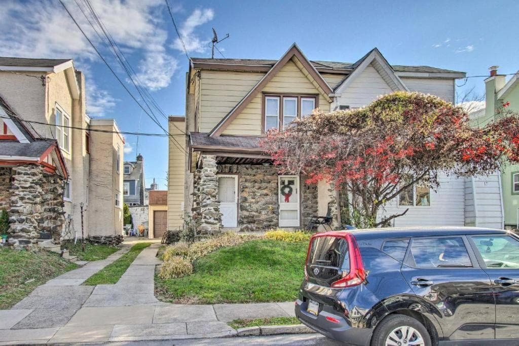 Cozy Large 1 Bedroom with Open Floor Plan