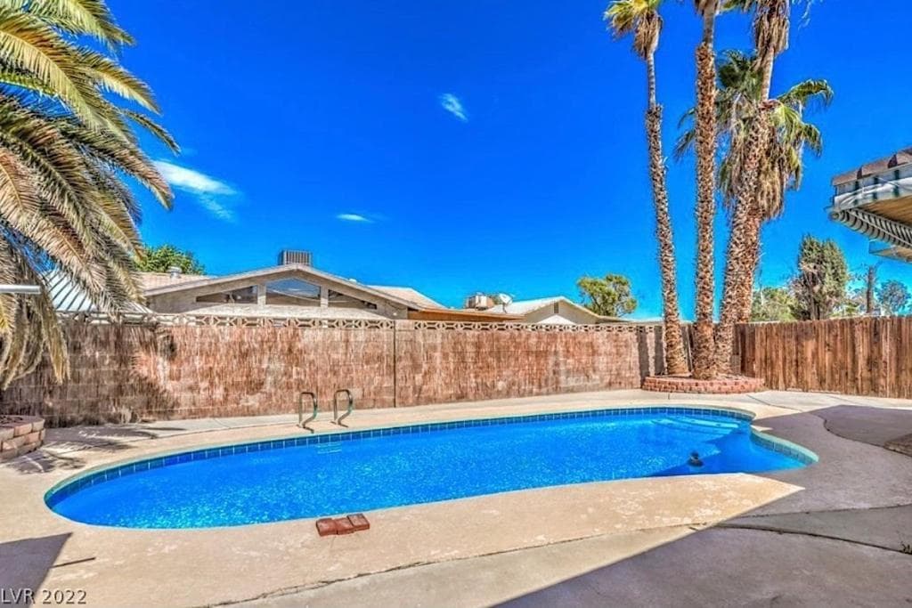 Molino 3 bedroom 2 bath with pool