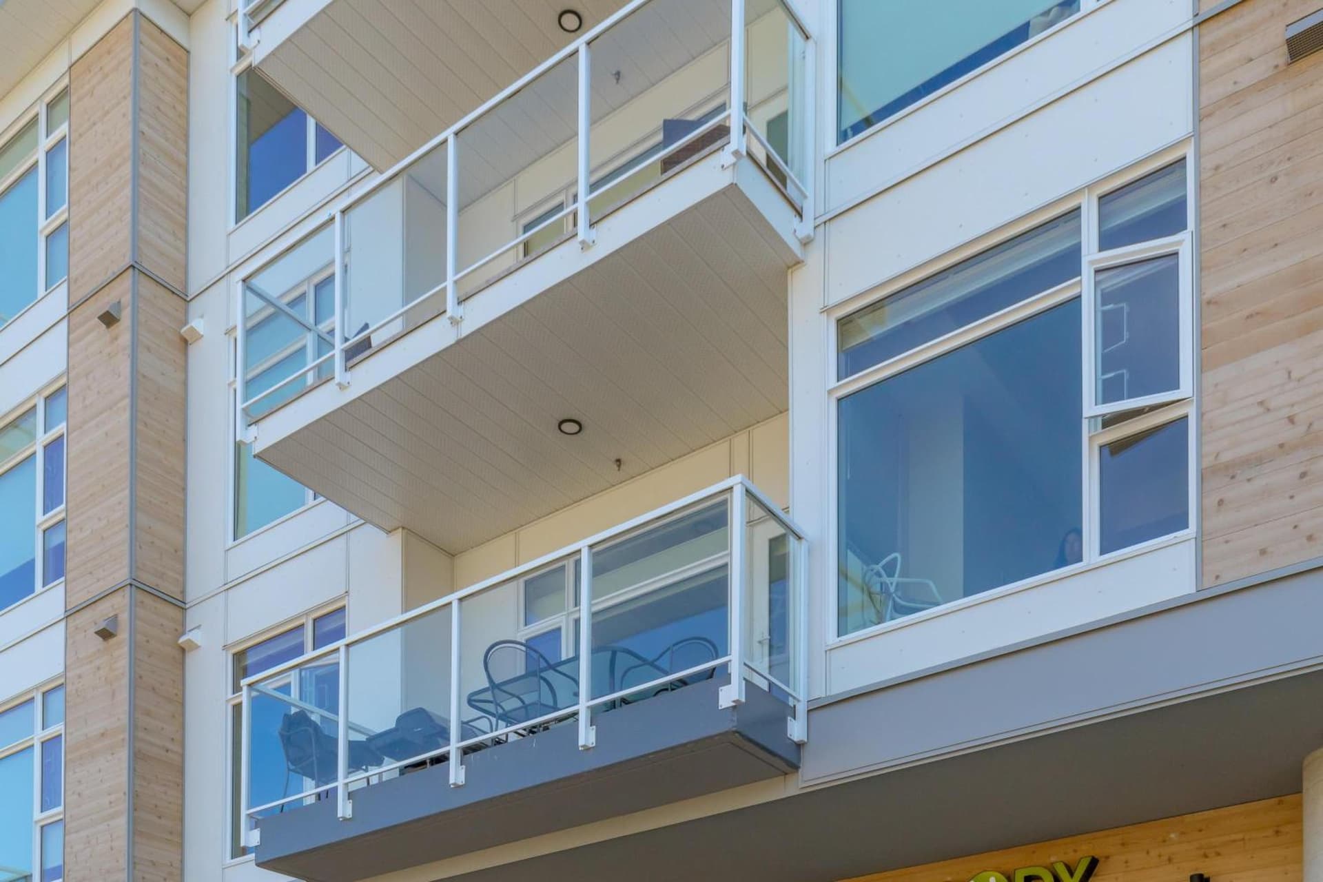 Elegant Condo With Private Bbq & Ocean Views