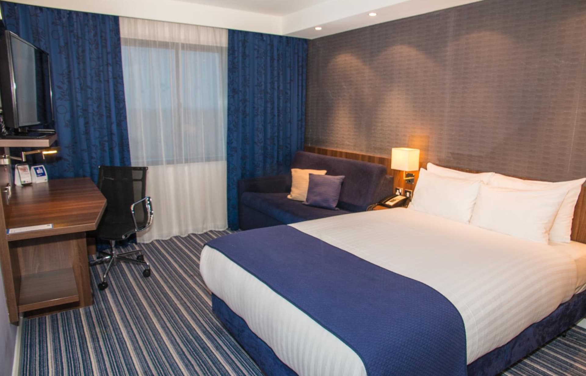 Holiday Inn Express London Heathrow T5 by IHG