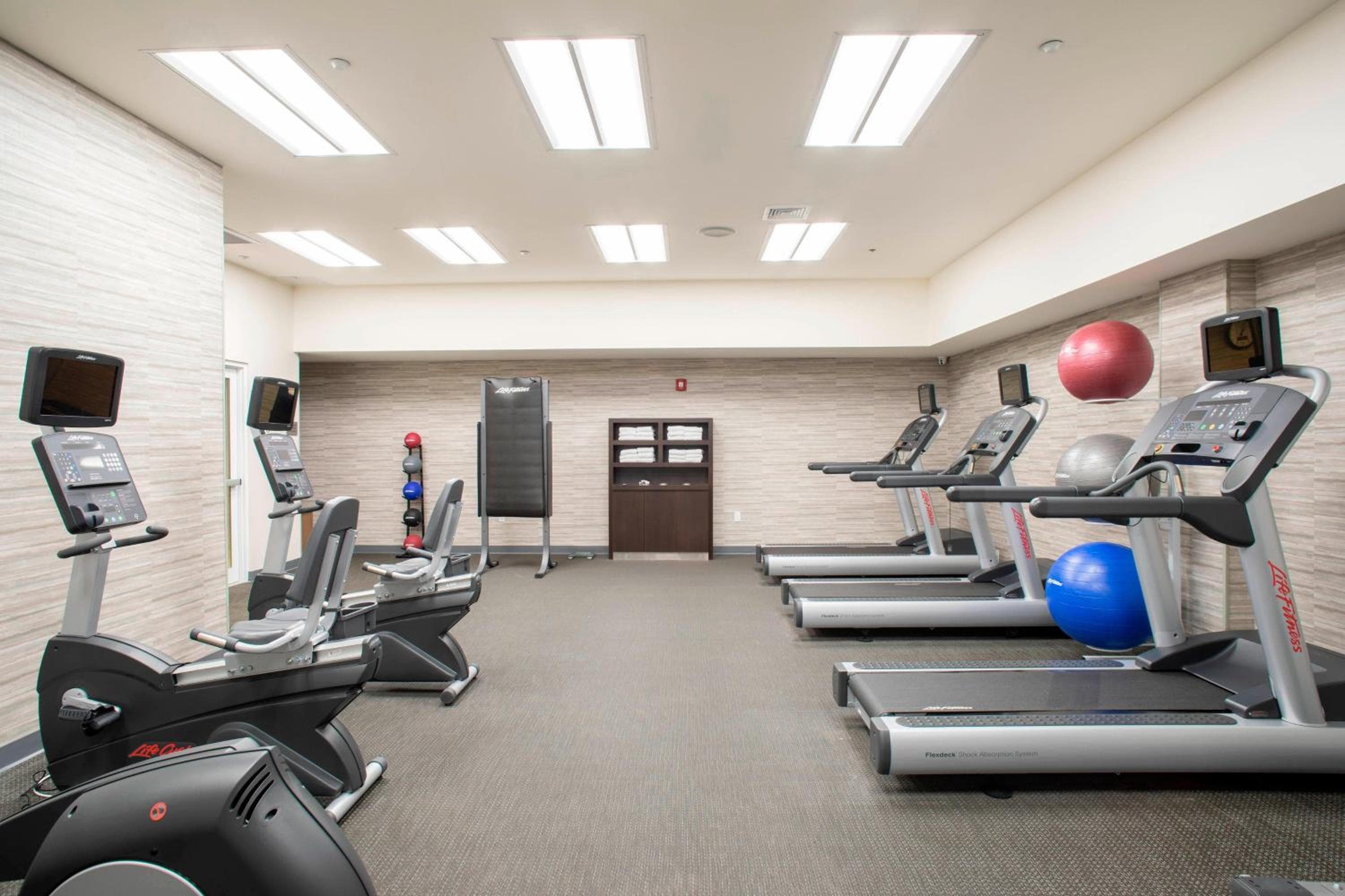 Courtyard by Marriott New York Queens/Fresh Meadows