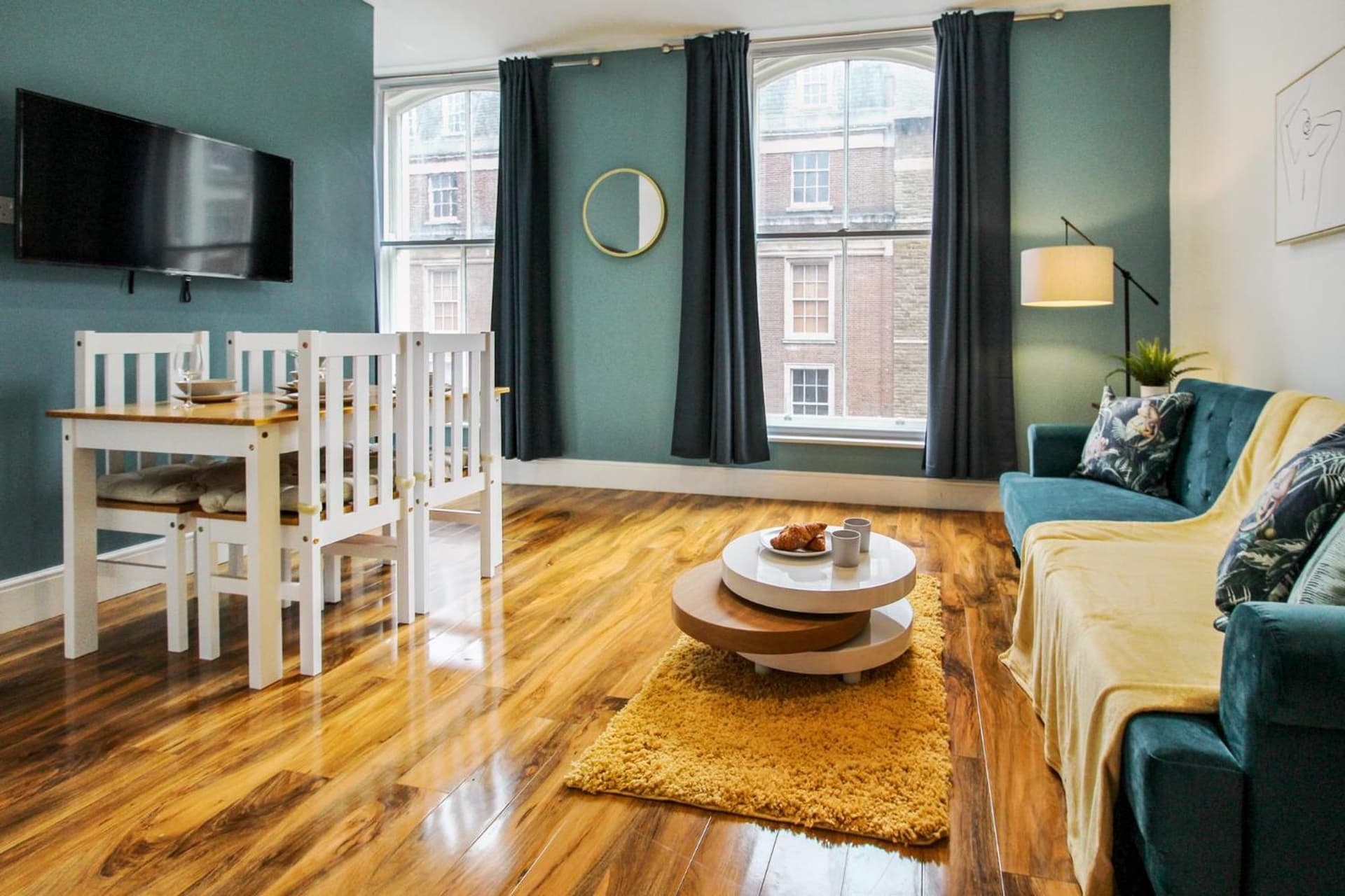 Sleek & Stylish Apartment in the Heart of the City
