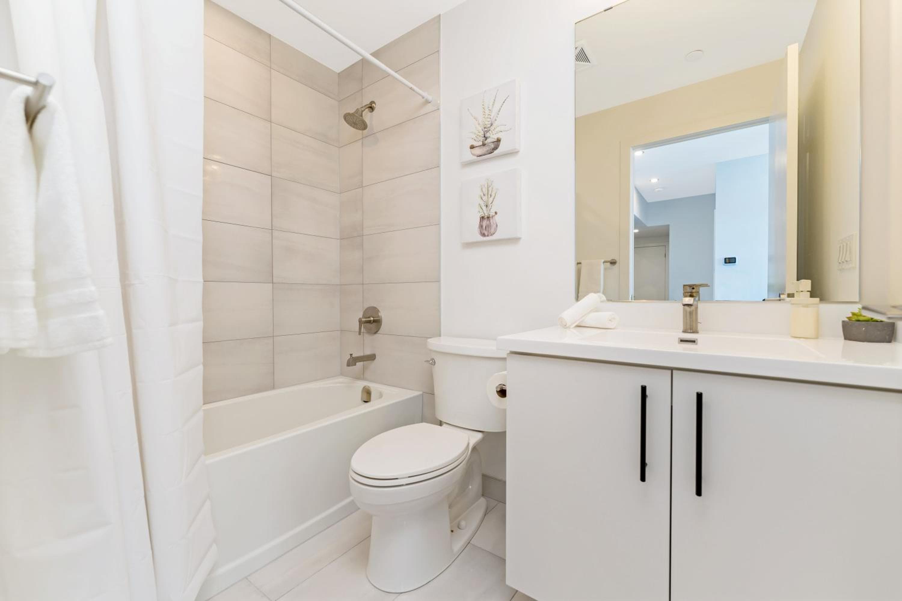 Chic & Spacious 2BR Condo - Sweeping Views