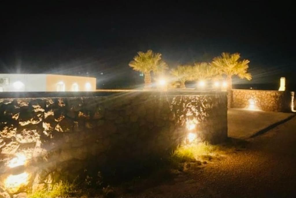 Sea Sound Villa Perivolos beach
