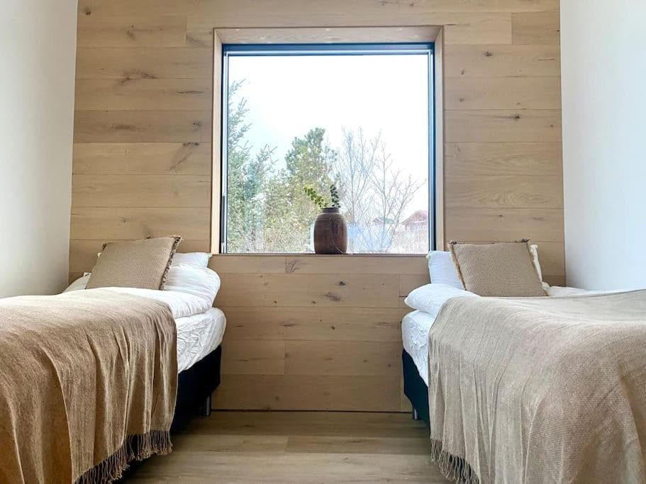 The Oak house - Designers private Northern lights geothermal Villa