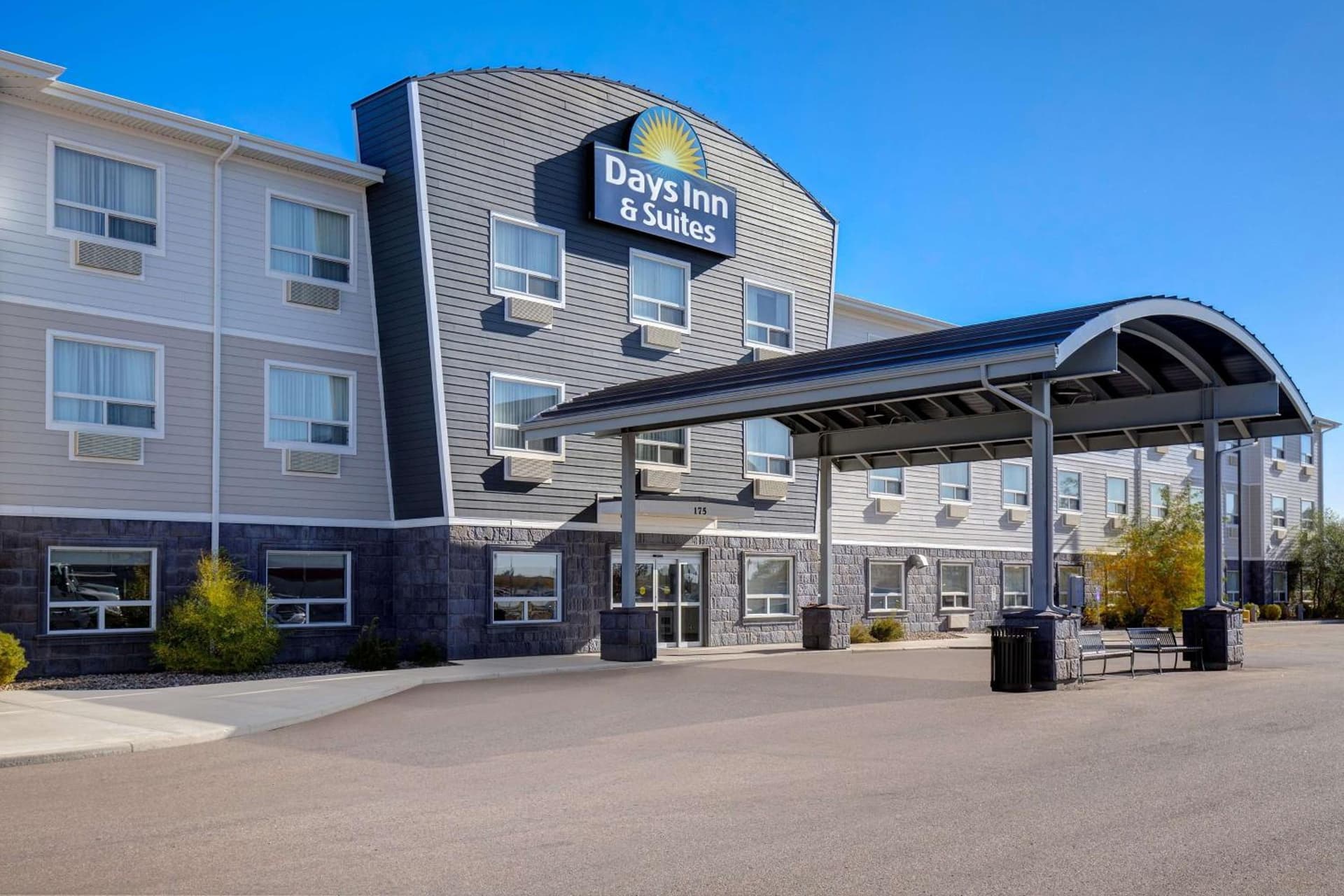 Days Inn & Suites by Wyndham Warman