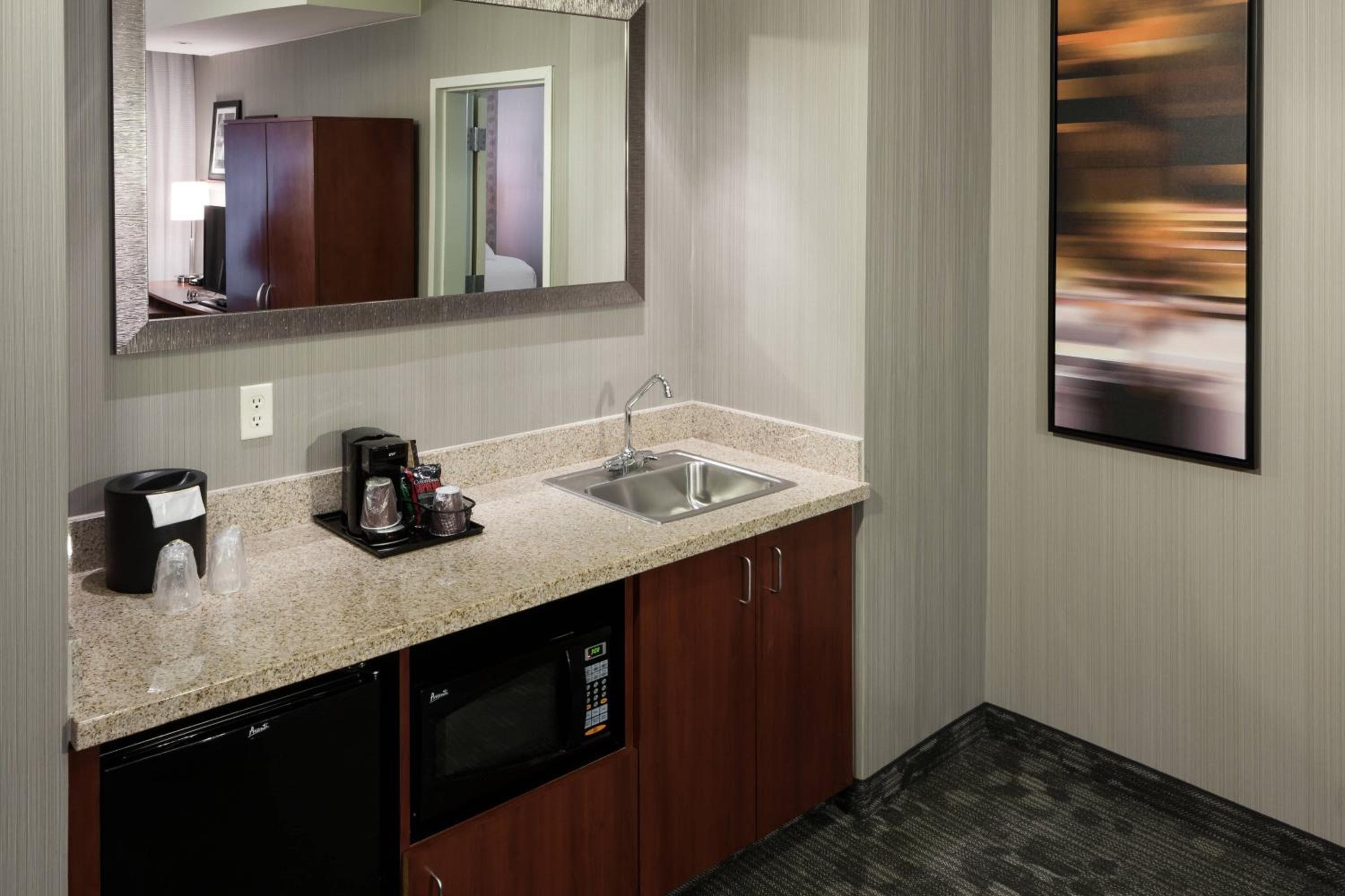 Courtyard by Marriott Santa Clarita Valencia