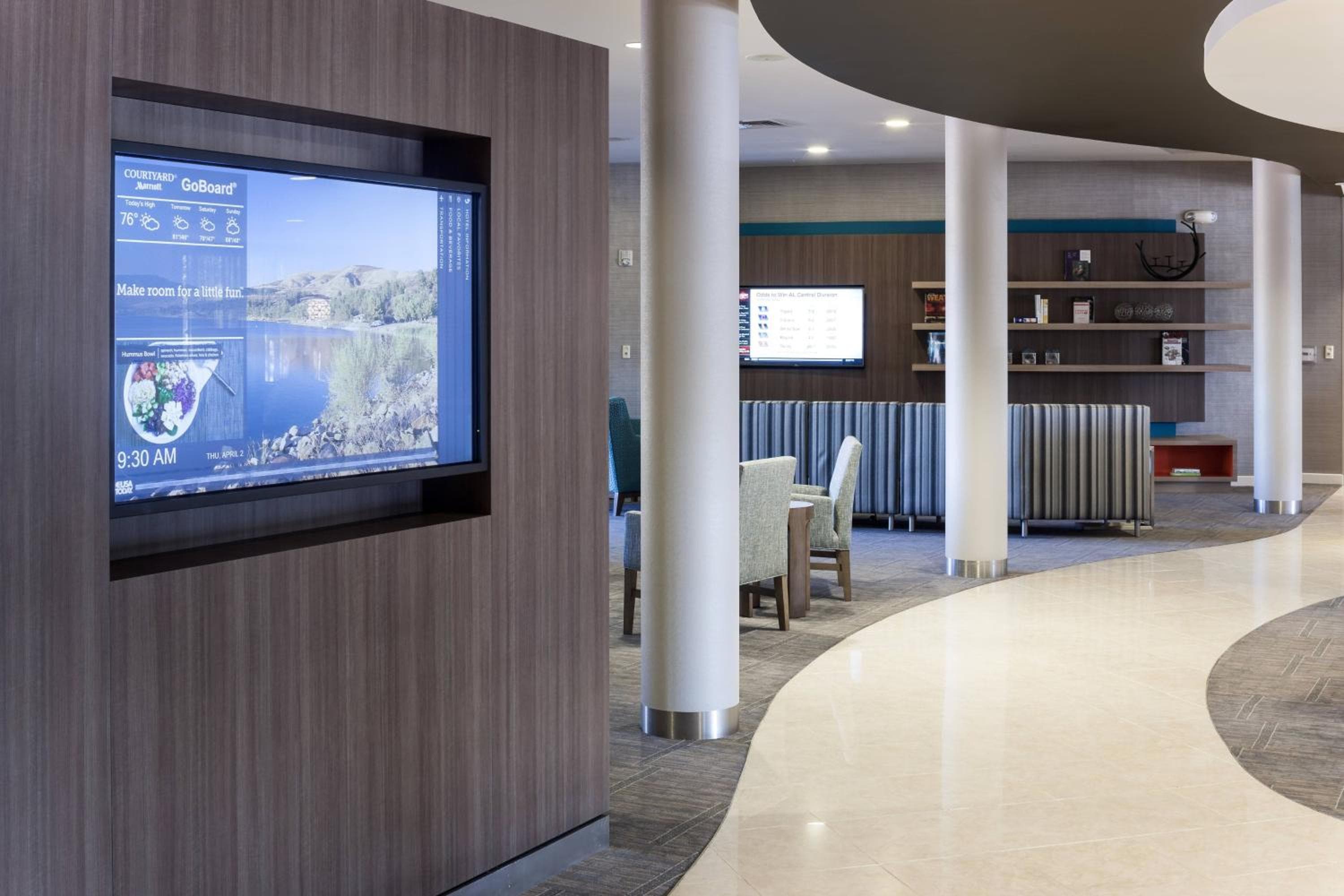 Courtyard by Marriott Santa Clarita Valencia
