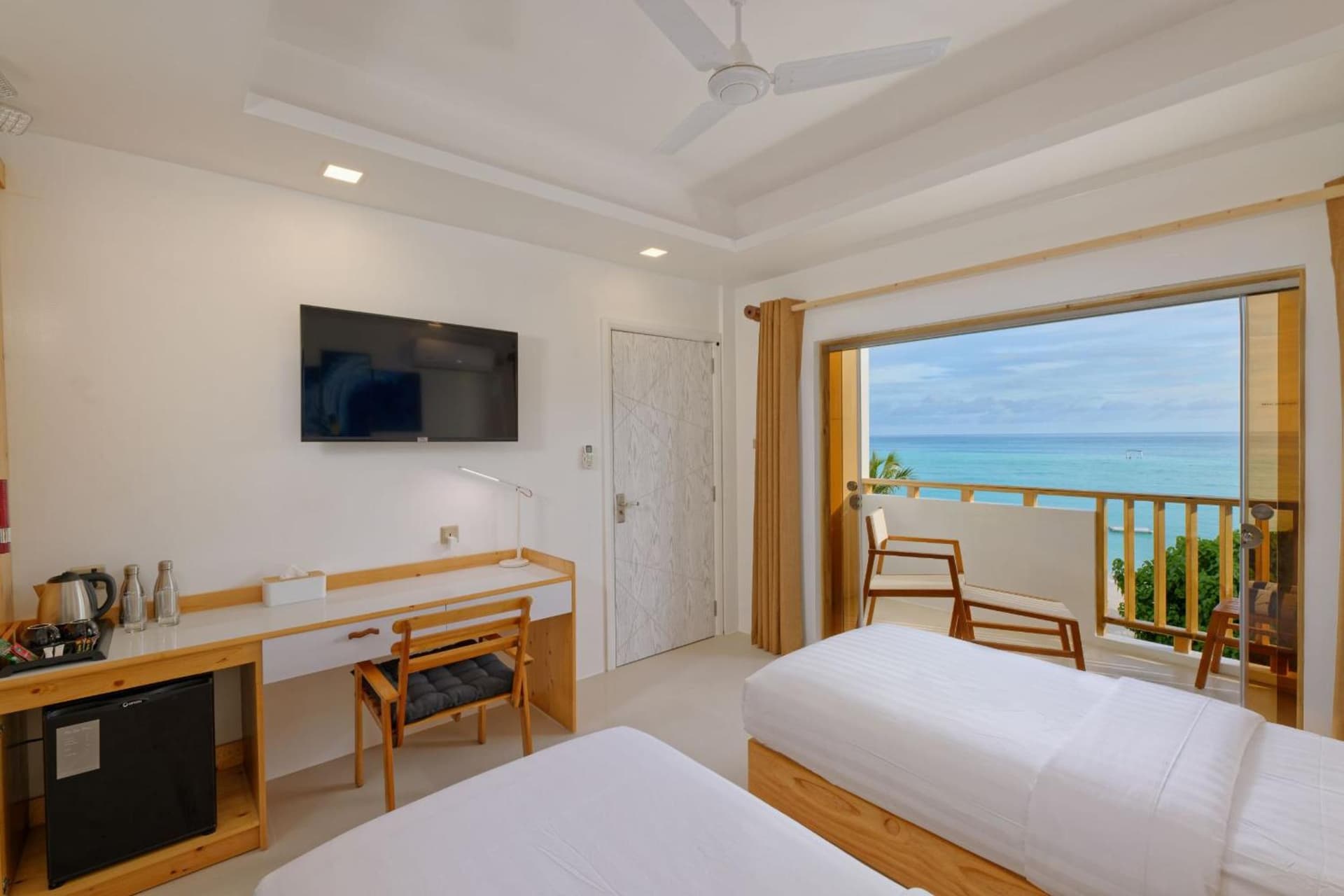 Luau Beach Inn, Maldives
