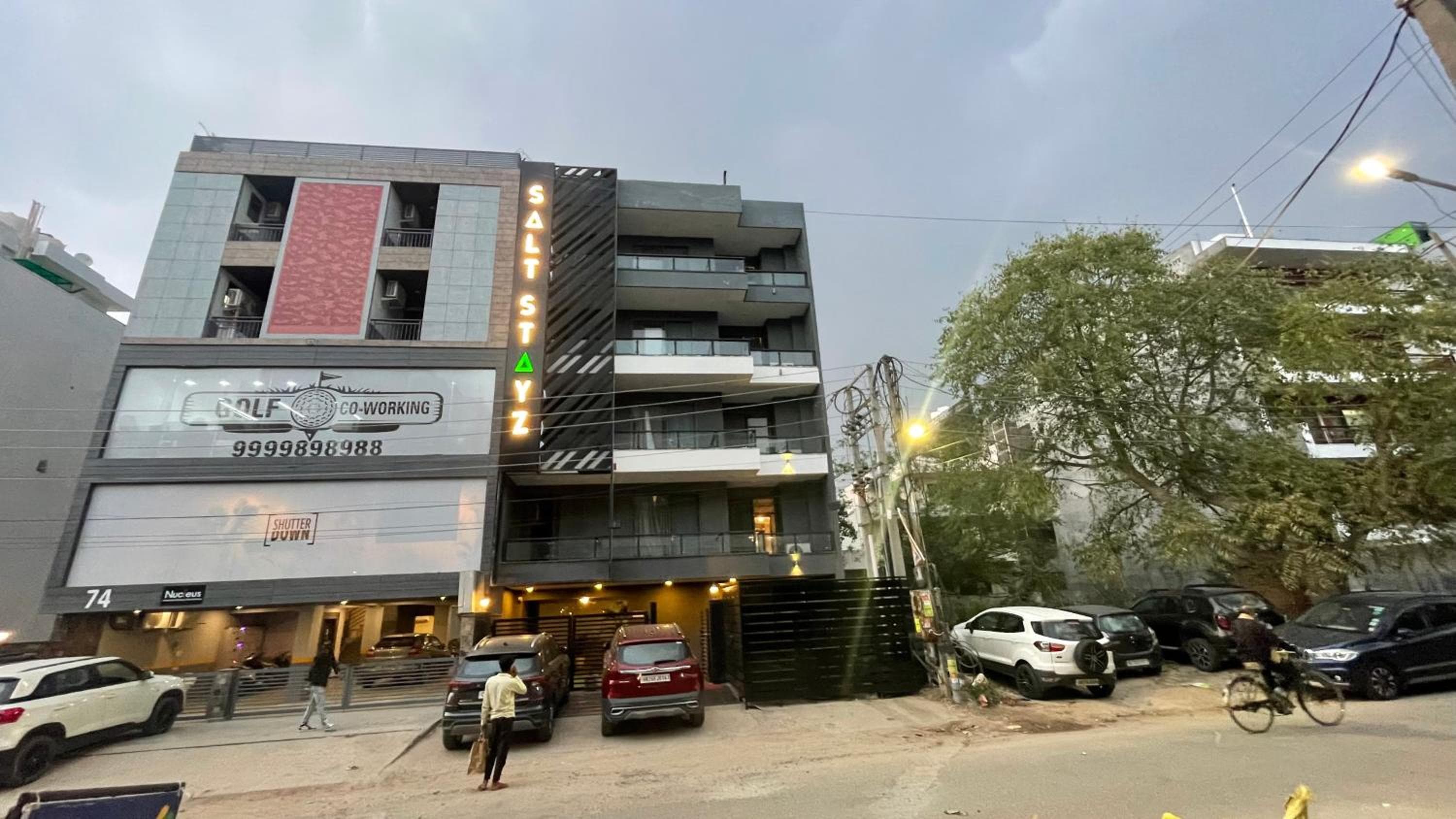 Saltstayz Express - Golf Course Road & DLF Phase-1