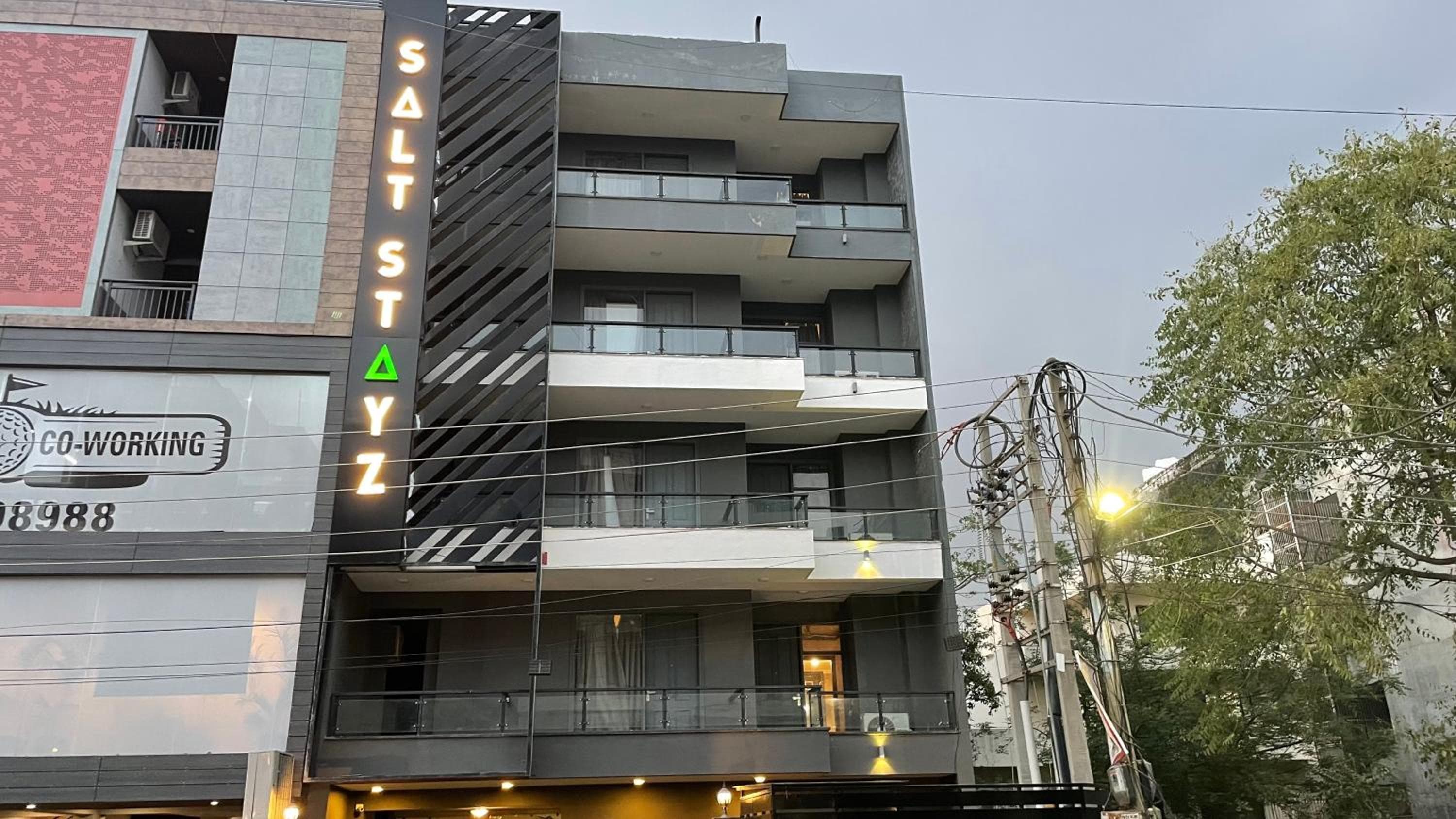 Saltstayz Express - Golf Course Road & DLF Phase-1