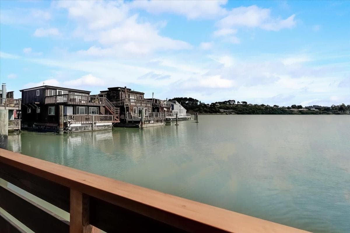 Floating Condos of Commodore 11