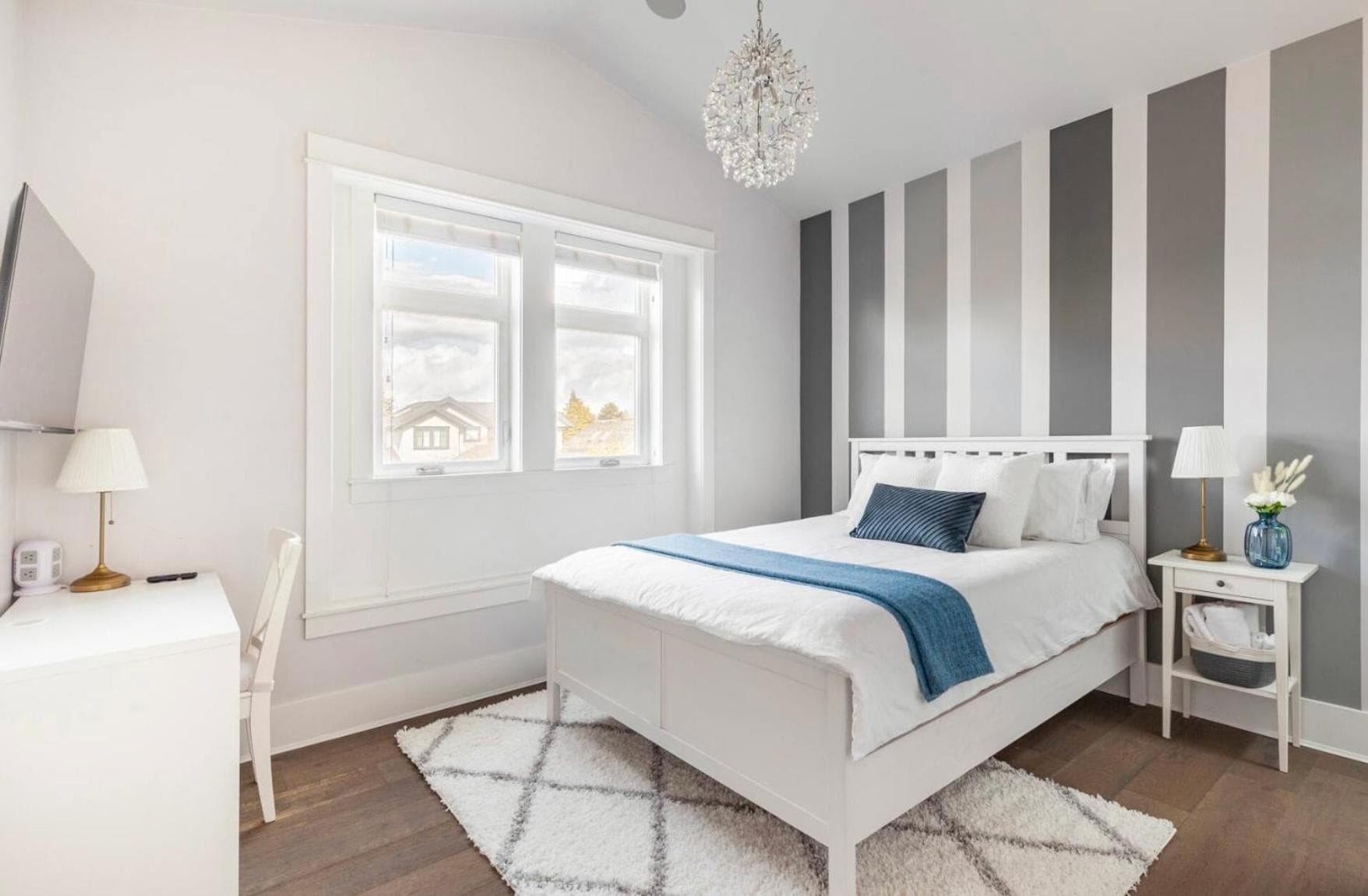 Vancouver West Cozy Retreat by Host Launch