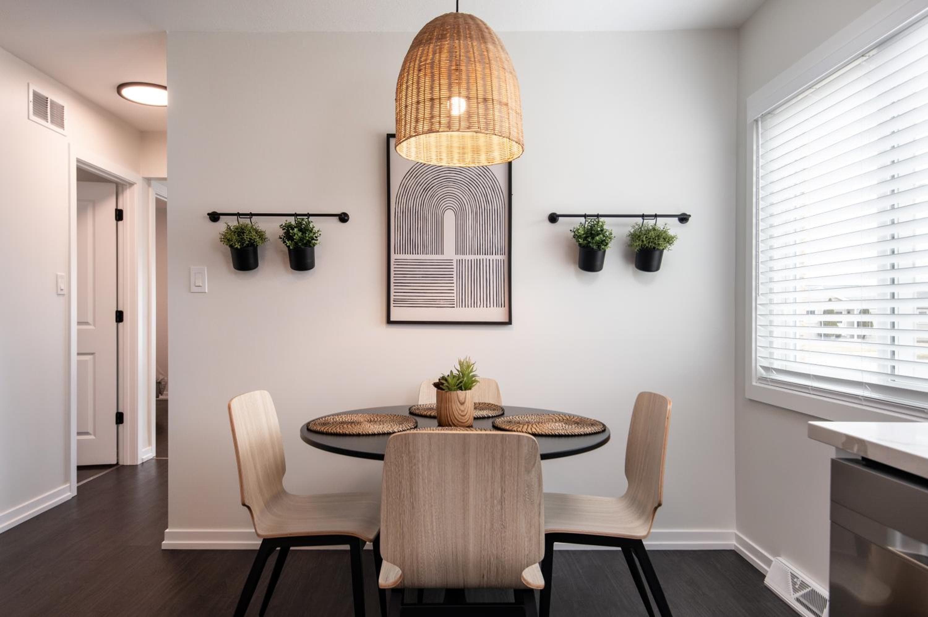 Luxurious House, 25 min Downtown, 10min Midway