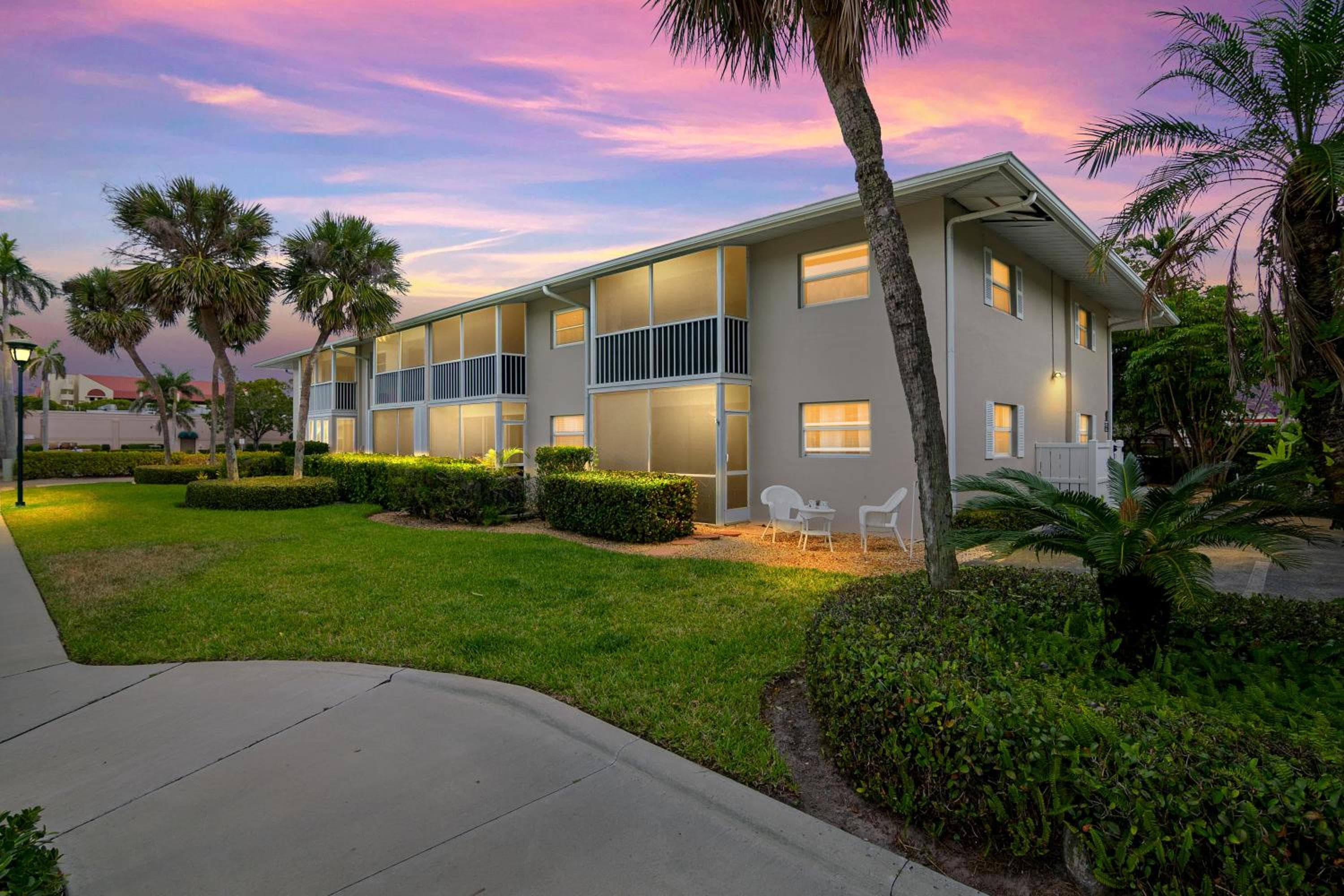 Tropical Oasis 809