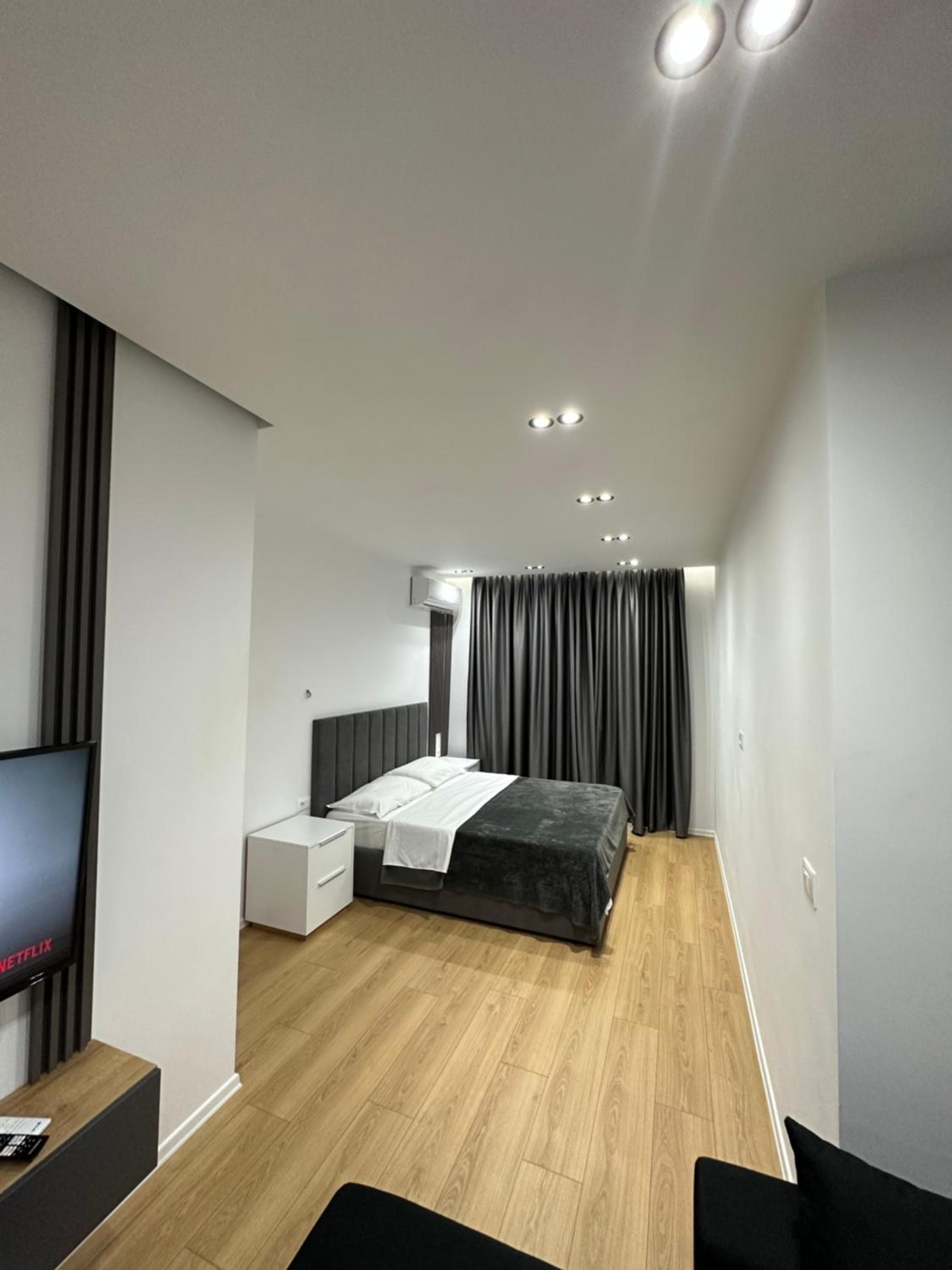 Enzo Rooms Center