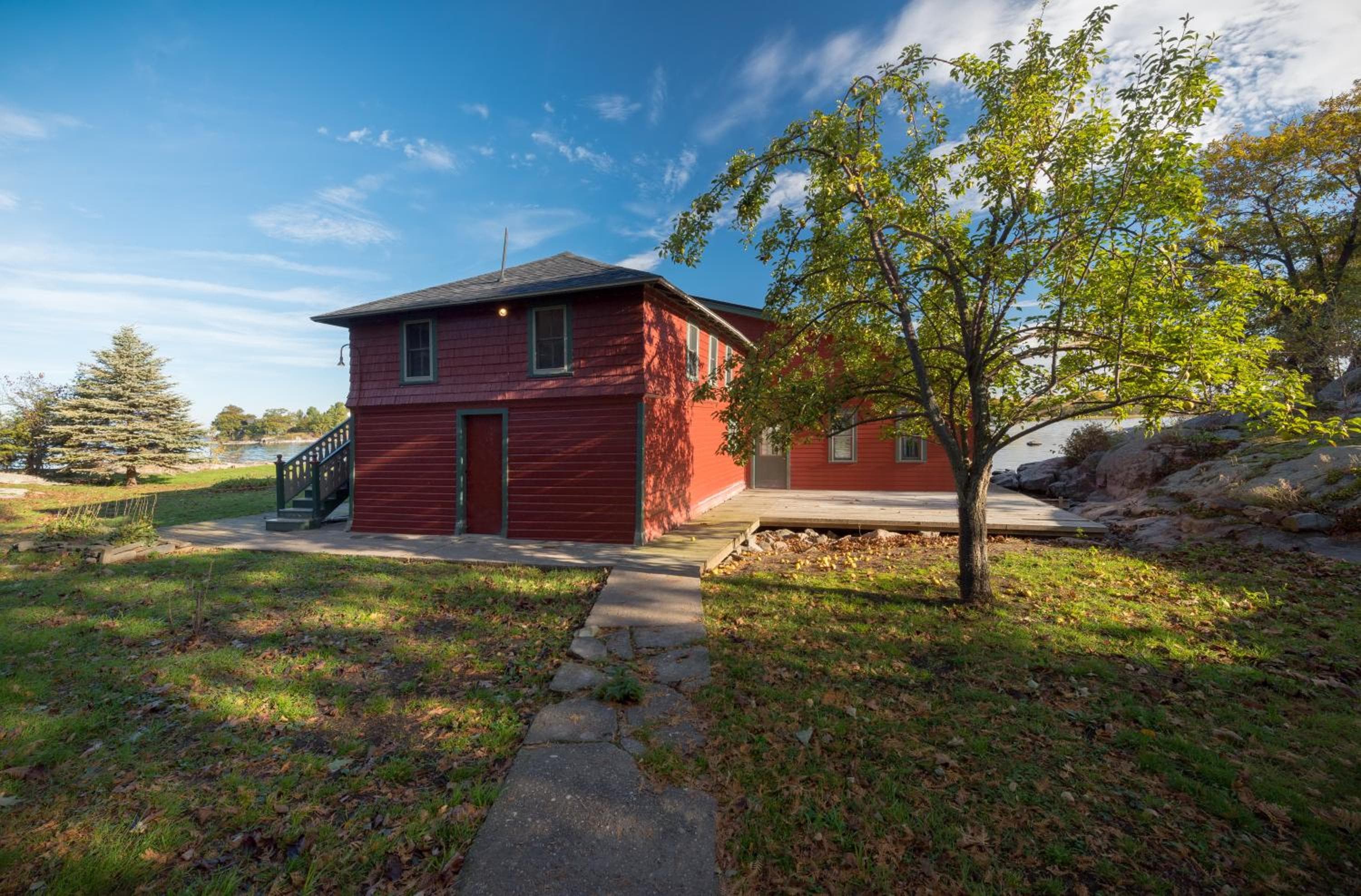 Whiskey River Cottages formerly Seaway Slips