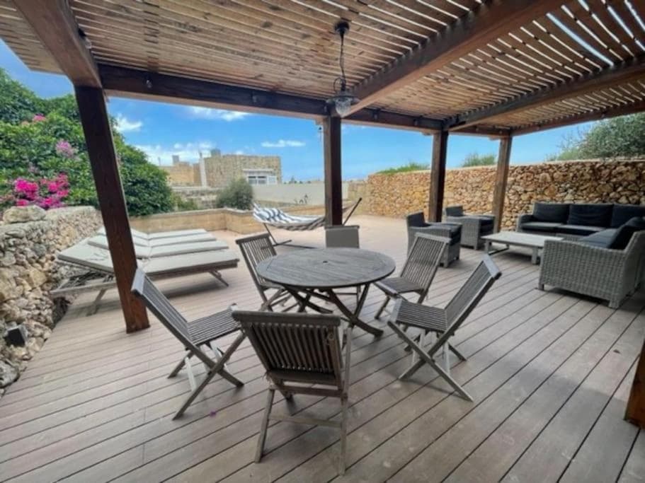 Dar Dragun: luxury 3BR bright spacious house & pool