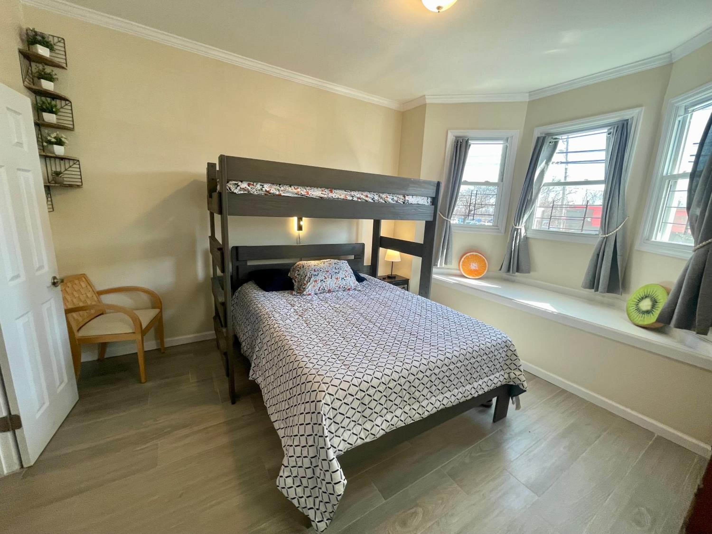New York City Private Bedroom Near The Free Ferry Boat!