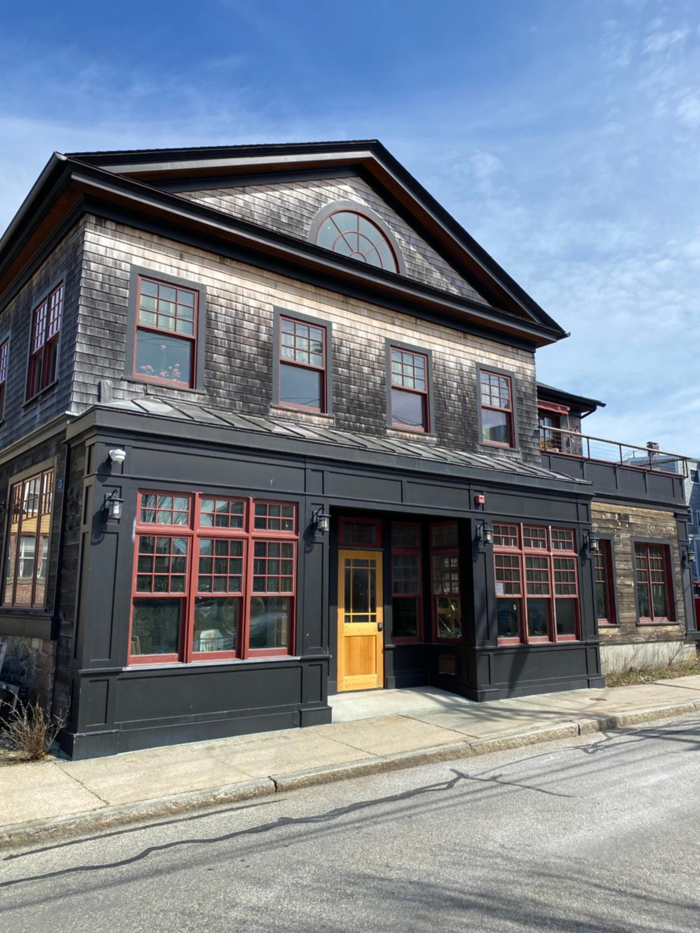 Magical Post and Beam Loft Downtown Newport!