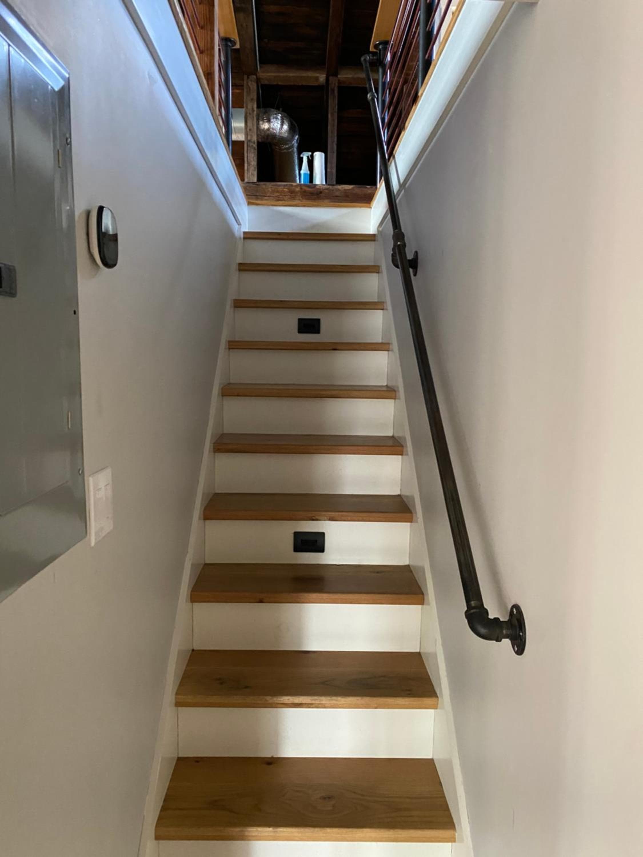 Magical Post and Beam Loft Downtown Newport!
