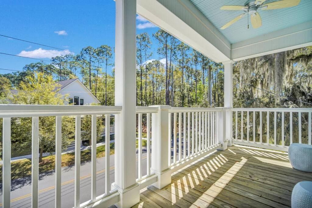 The Bluffton Village Home - 5 BR in Old Town w Carriage Home