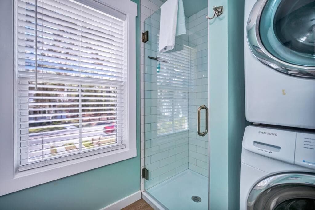The Bluffton Village Home - 5 BR in Old Town w Carriage Home