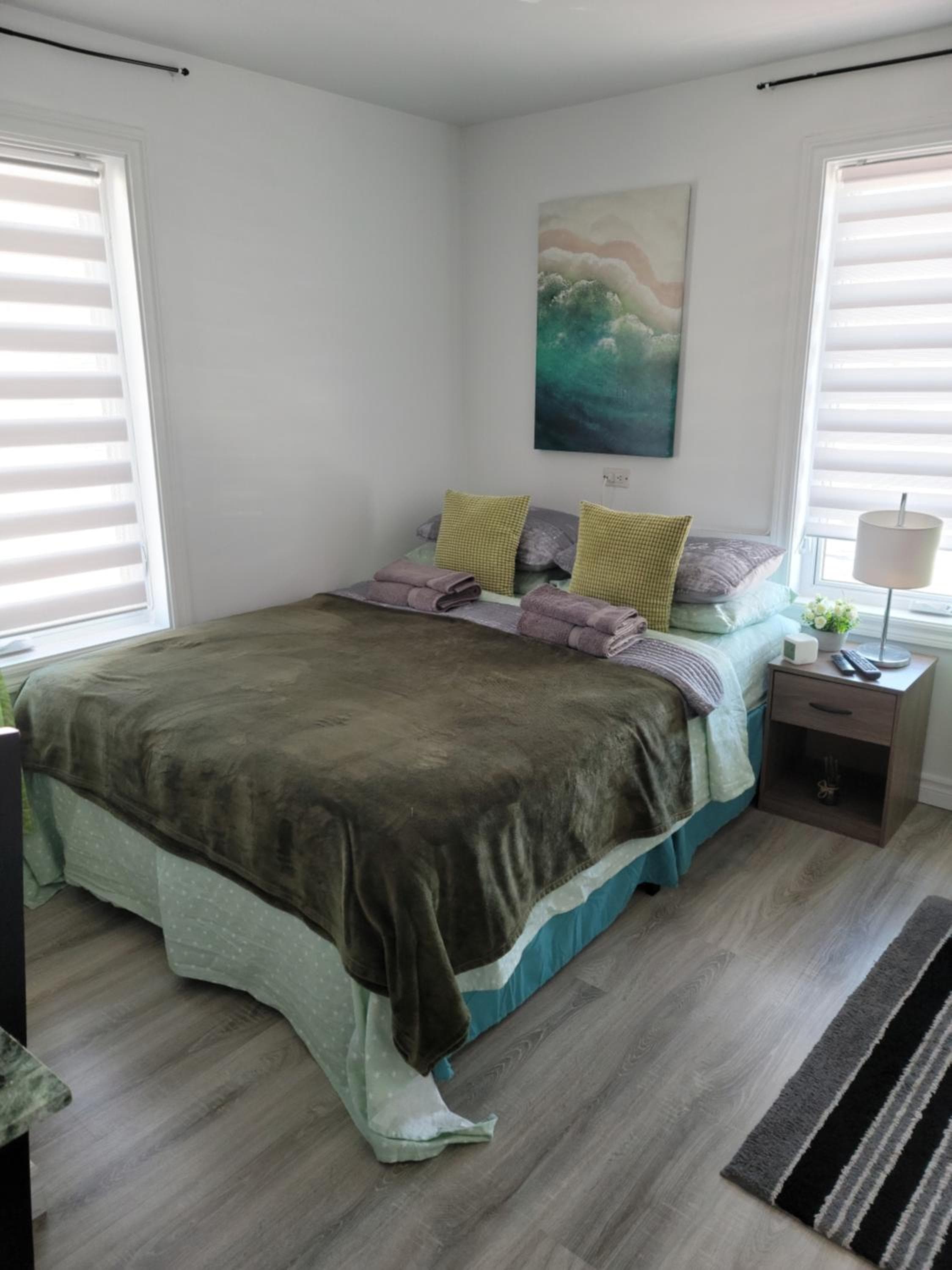 Downtown apartment next to highway netflix+wifi