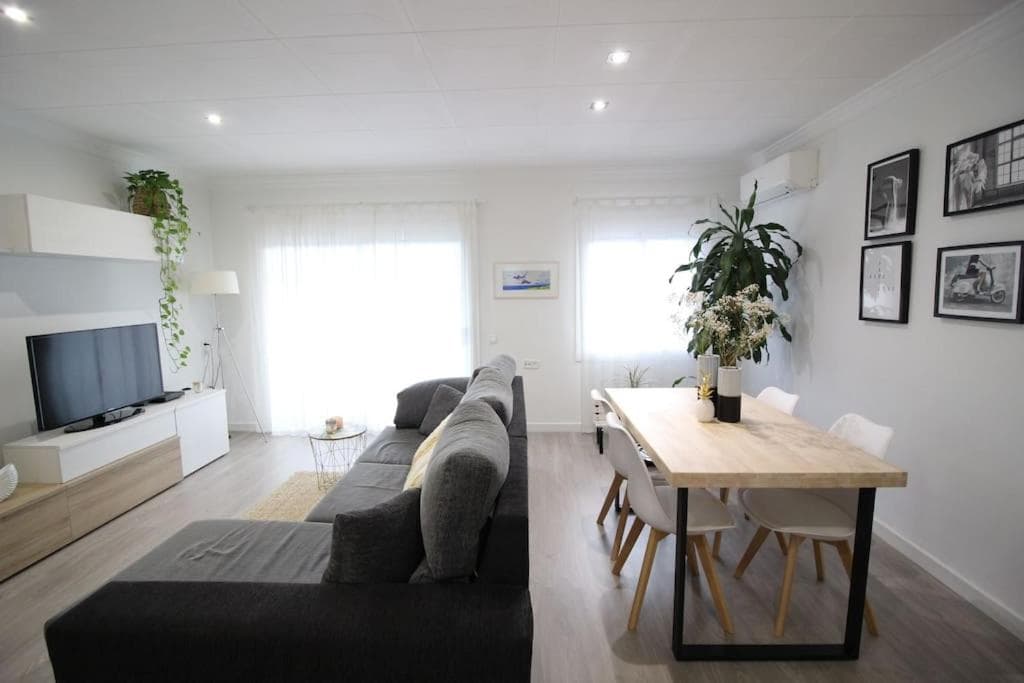 Nice new apartment only 30min to Barcelona center.