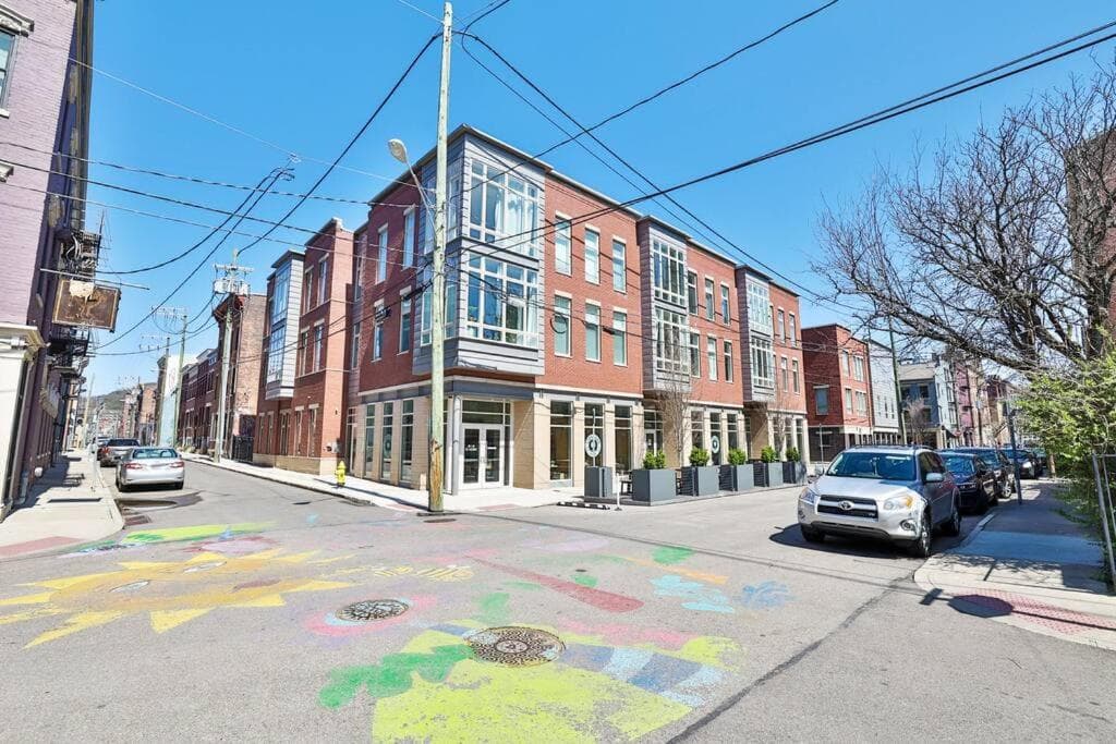 *New* XquisiteMidCenturyM0d~ Condo *OTR* w/Parking