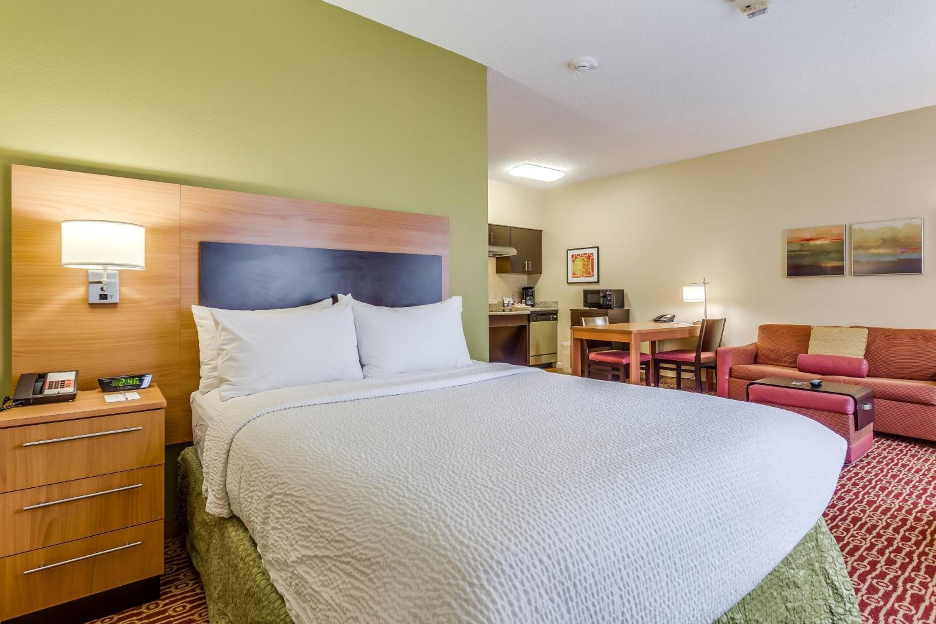 Candlewood Suites Bedford - Fort Worth by IHG