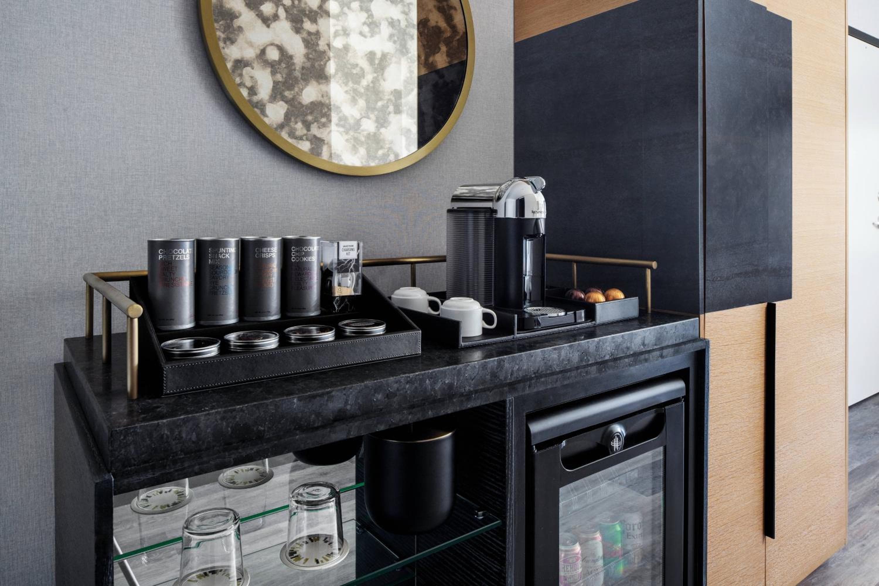 The Oaklander Hotel, Autograph Collection