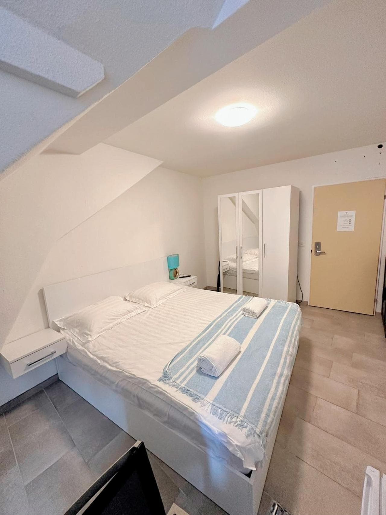 City Center Apt en-suite budget Self check in, ETH Zurich HB