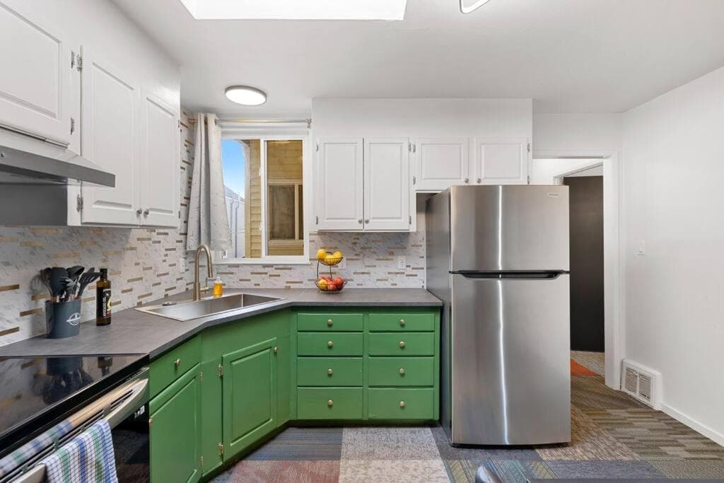 Stylish Green & Gold 2BR / 1Bath Apartment in SFO