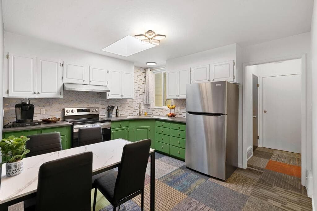 Stylish Green & Gold 2BR / 1Bath Apartment in SFO