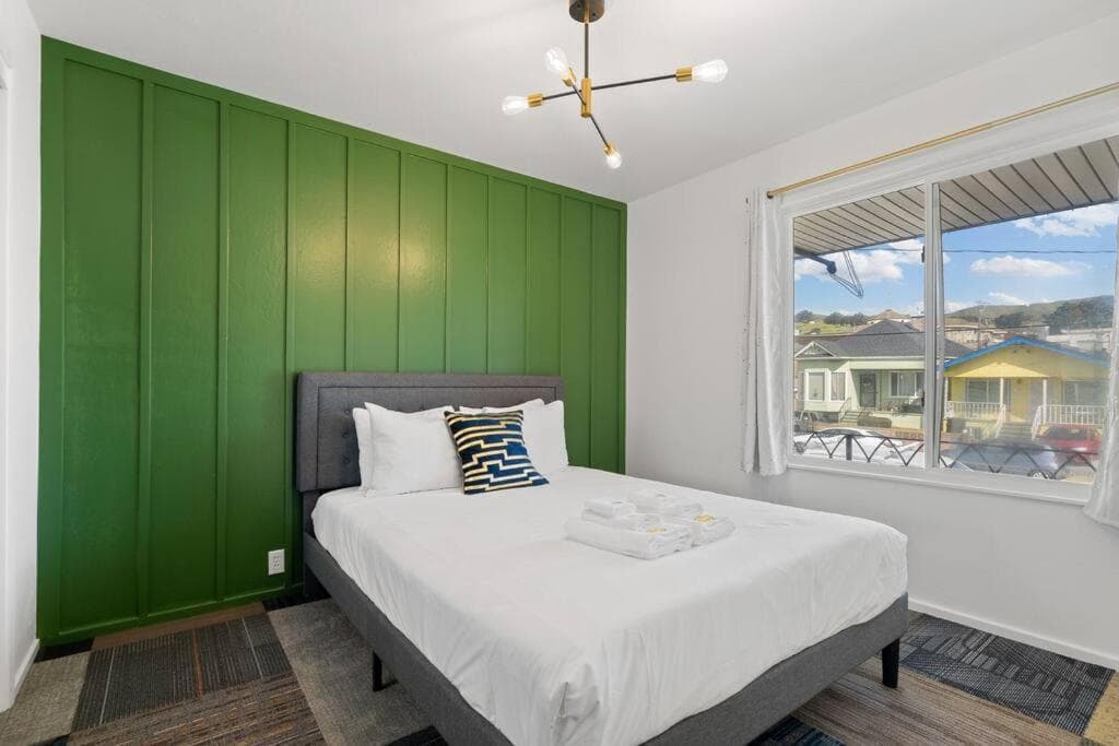 Stylish Green & Gold 2BR / 1Bath Apartment in SFO
